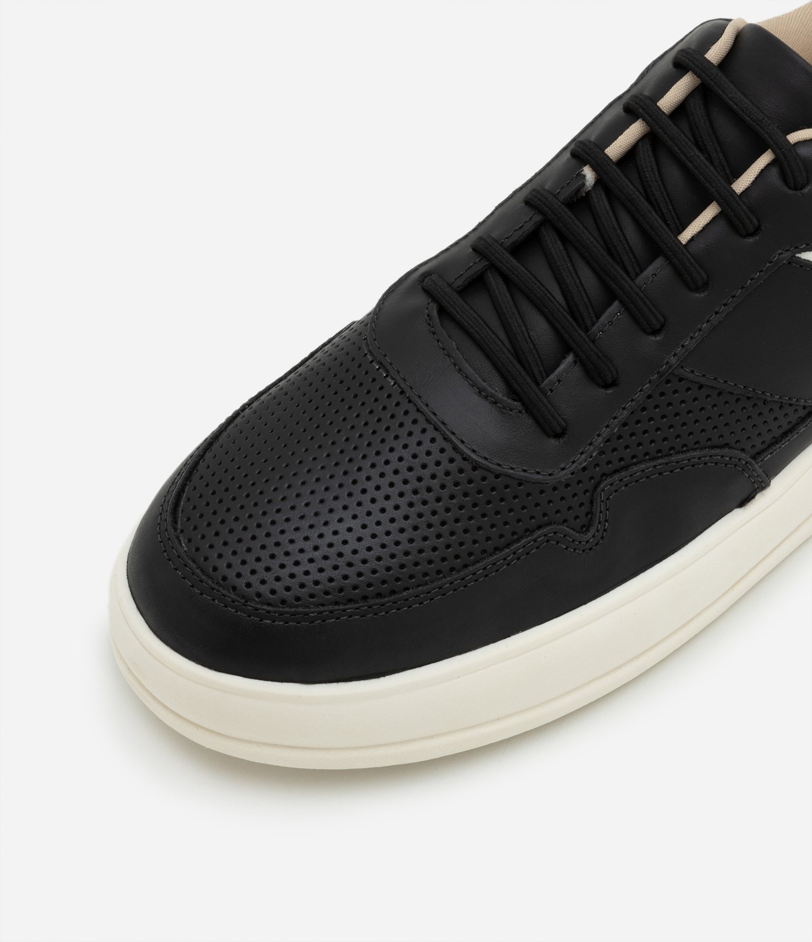 Tênis Casual em Couro com Calce Fácil e Cadarços Elásticos Preto 3