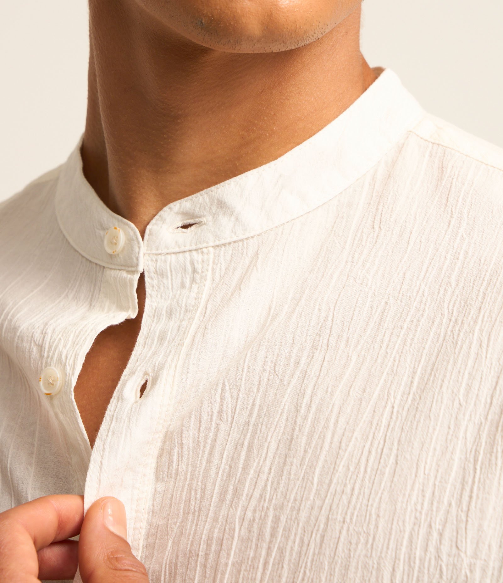 Bata em Algodão com Textura e Gola Padre Branco 4