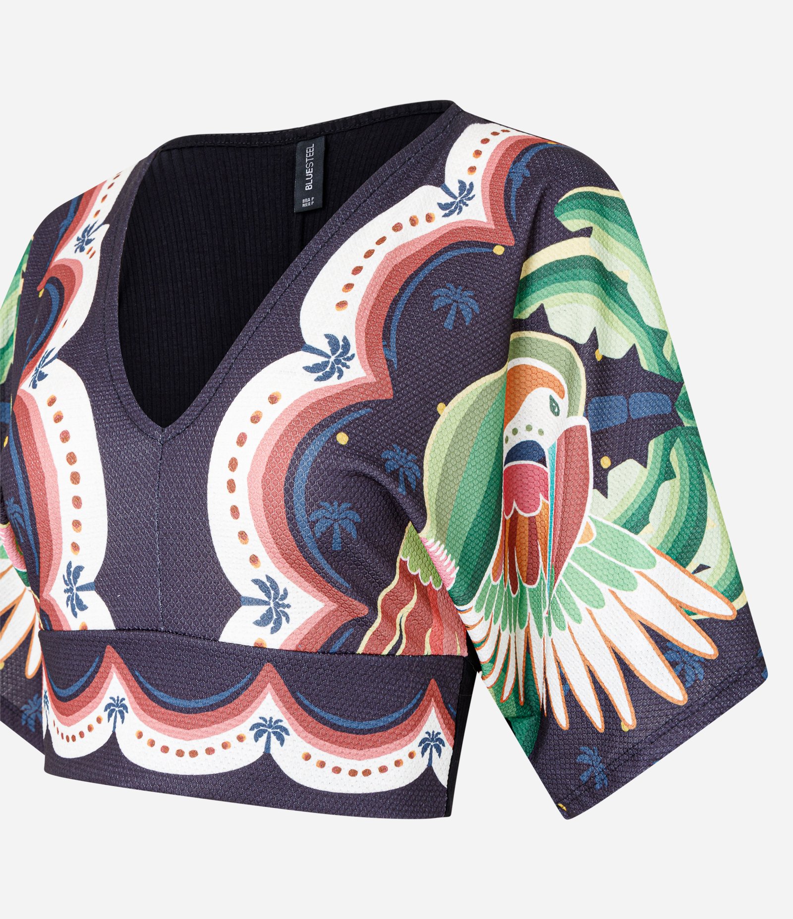 Blusa Cropped Texturizada com Estampa Tucanos Preto 5