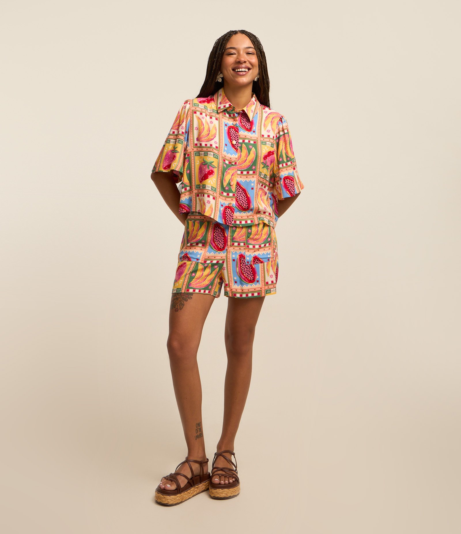 Short Curto em Viscose com Estampa de Frutinhas Multicores 1