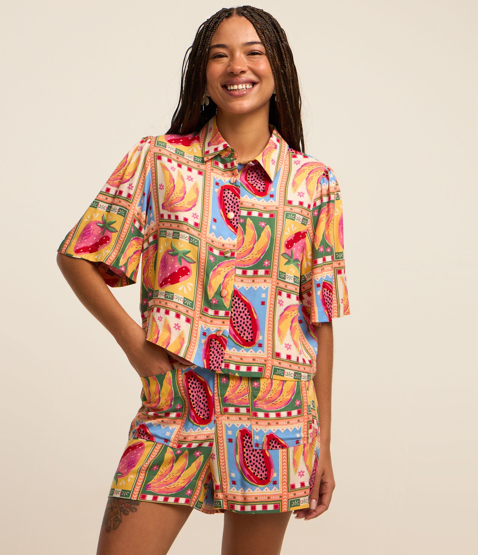 Short Curto em Viscose com Estampa de Frutinhas Multicores 2