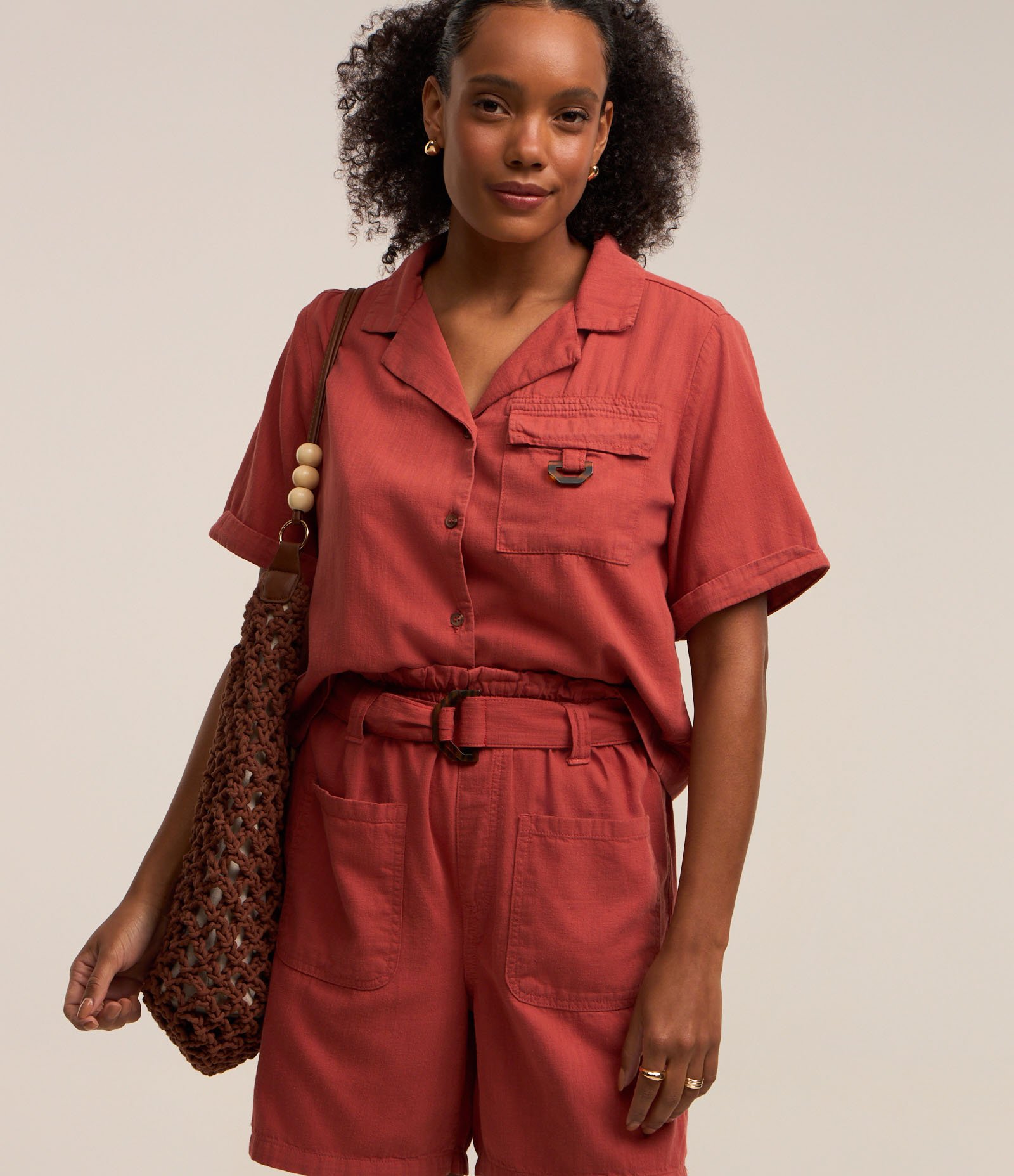 Short Baggy Cintura Média em Sarja com Cinto Afivelado Vermelho 2