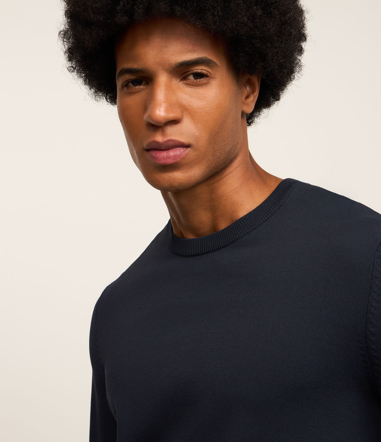 Suéter Básico em Viscose com Gola Redonda 3