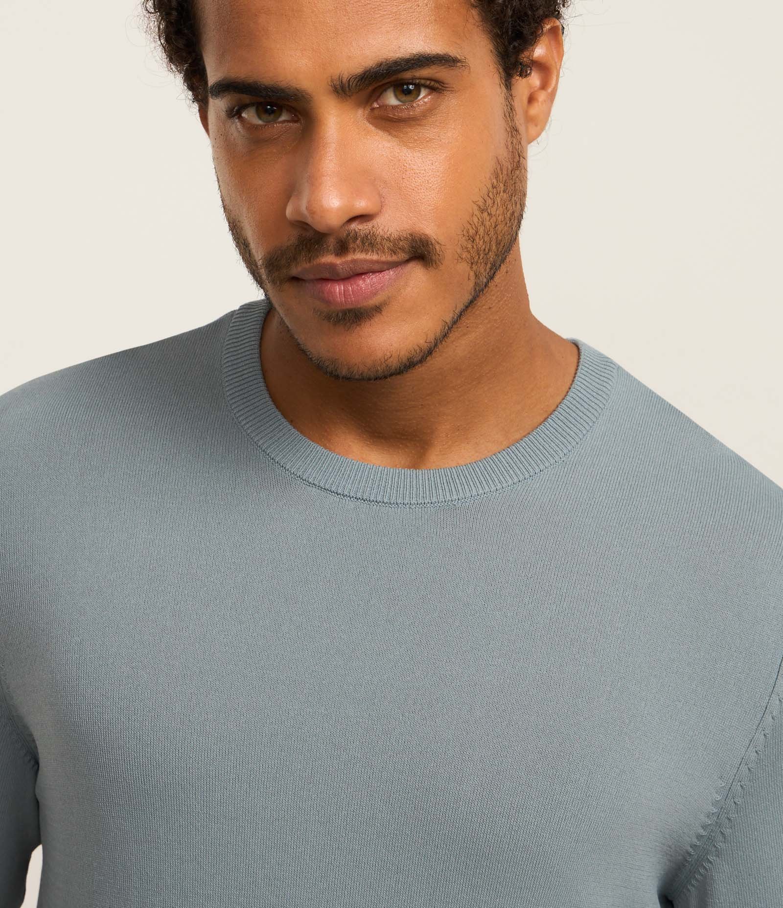 Suéter Básico em Viscose com Gola Redonda Cinza 3