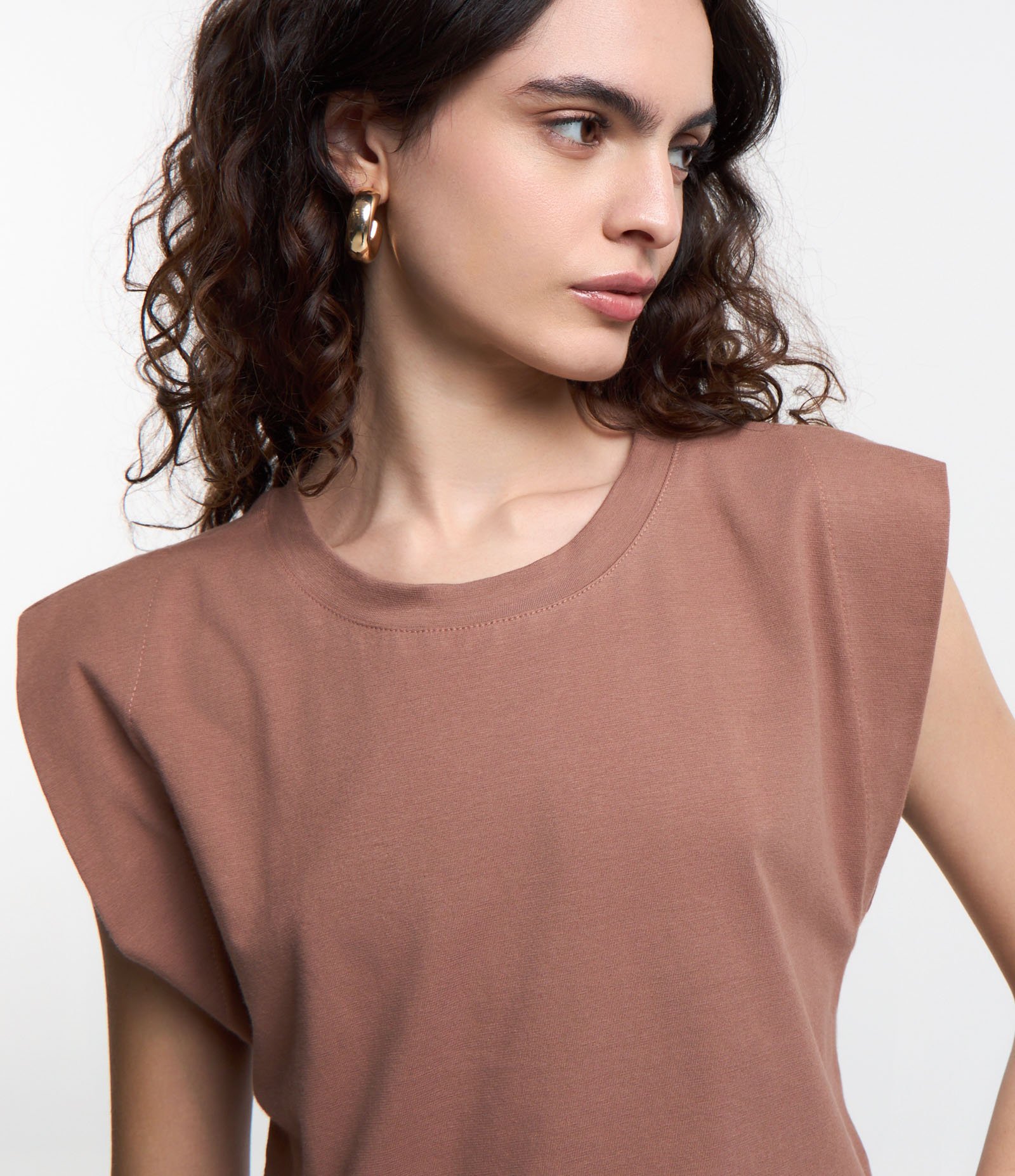Blusa sem Manga em Algodão Efeito Ombreira Marrom 4