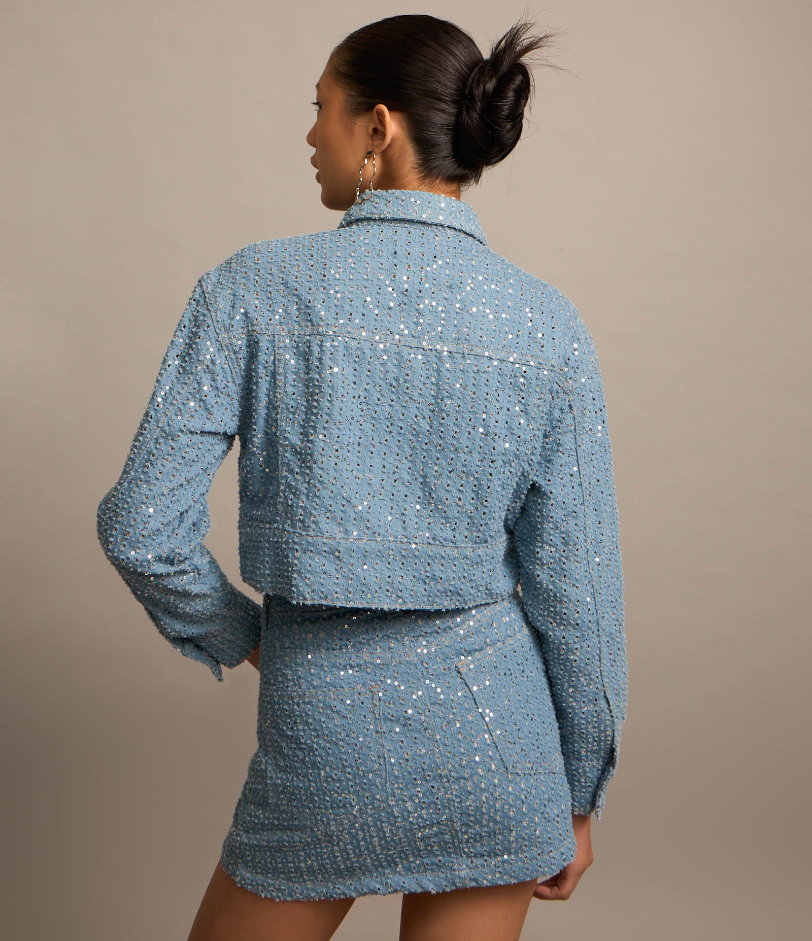 Jaqueta Cropped em Jeans com Paetês Azul 3