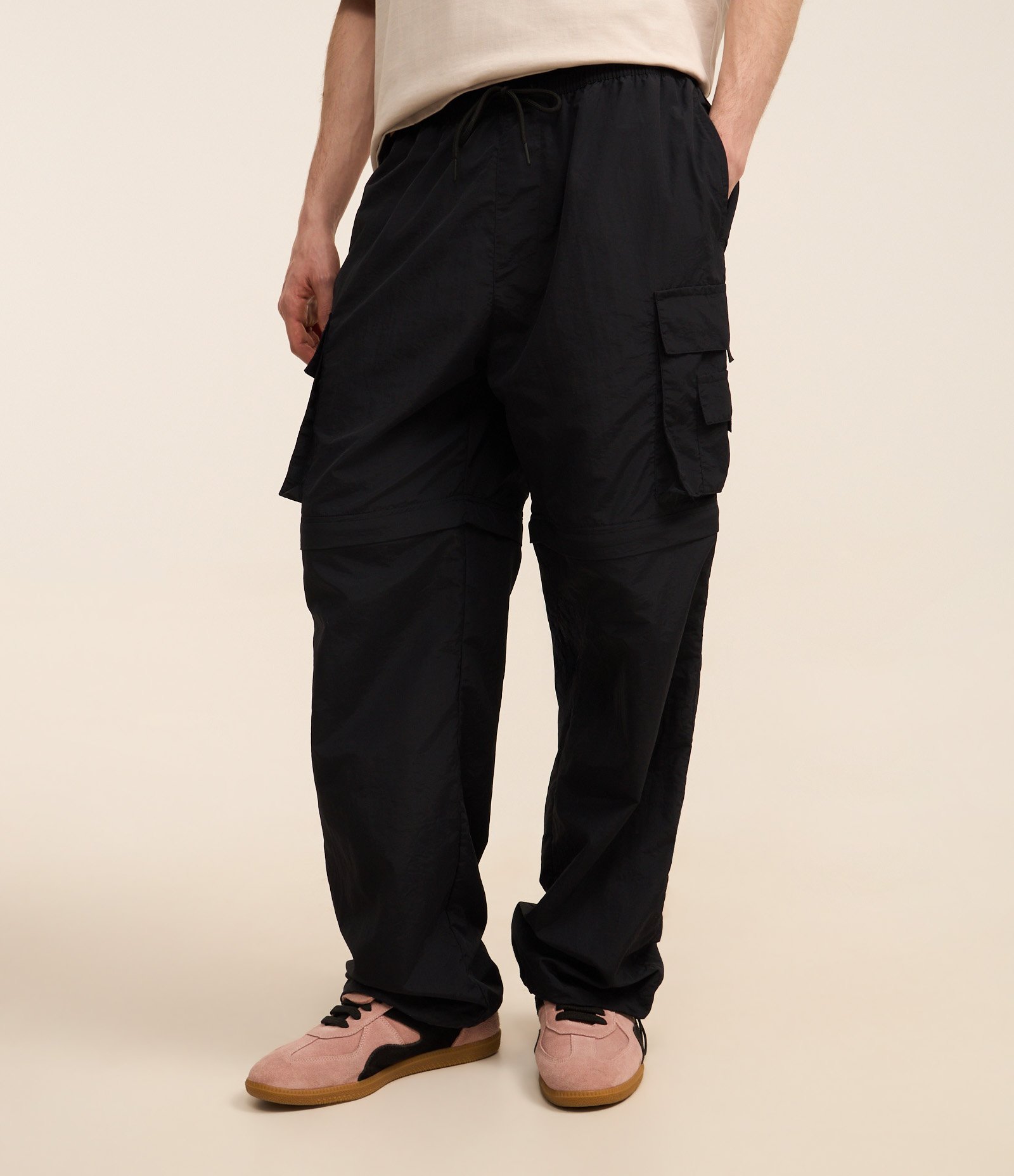 Calça Paper Touch Vira Bermuda com Puxador na Barra Preto 2