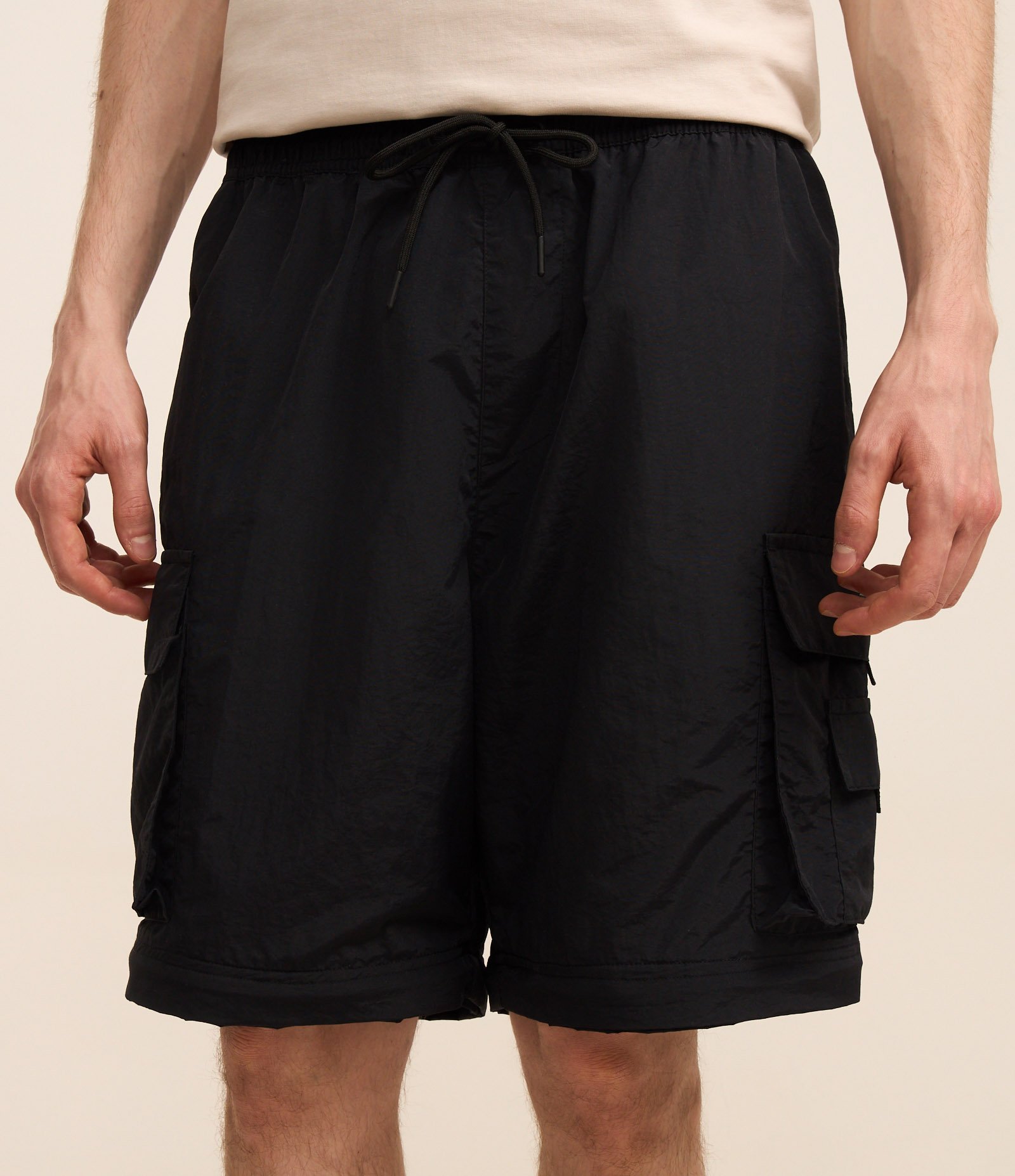 Calça Paper Touch Vira Bermuda com Puxador na Barra Preto 3