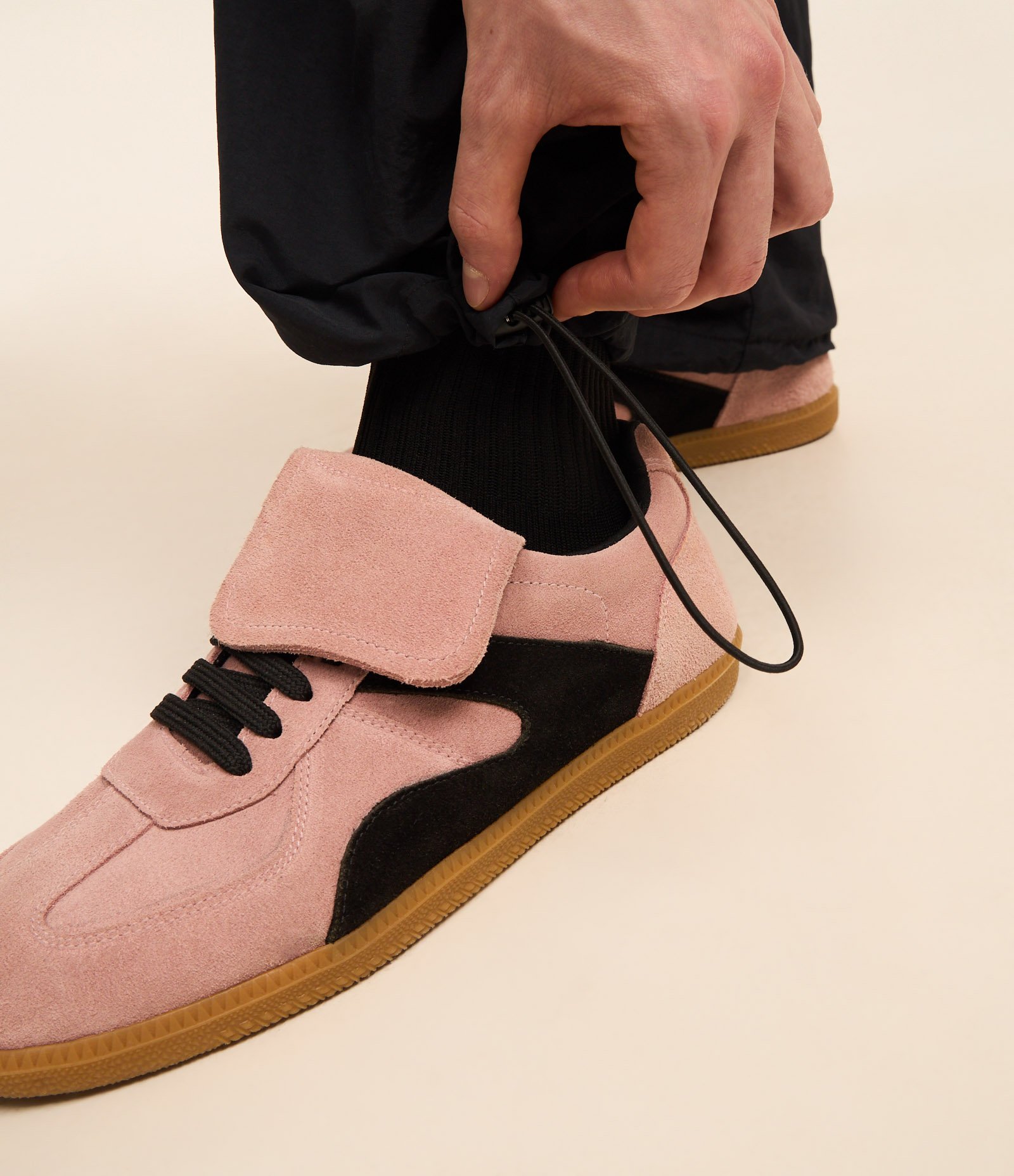 Calça Paper Touch Vira Bermuda com Puxador na Barra Preto 5