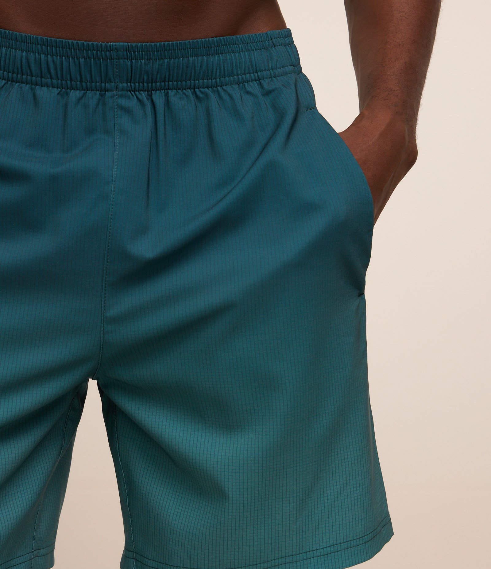 Bermuda Esportiva com Xadrez e Degrade na Barra Verde 5