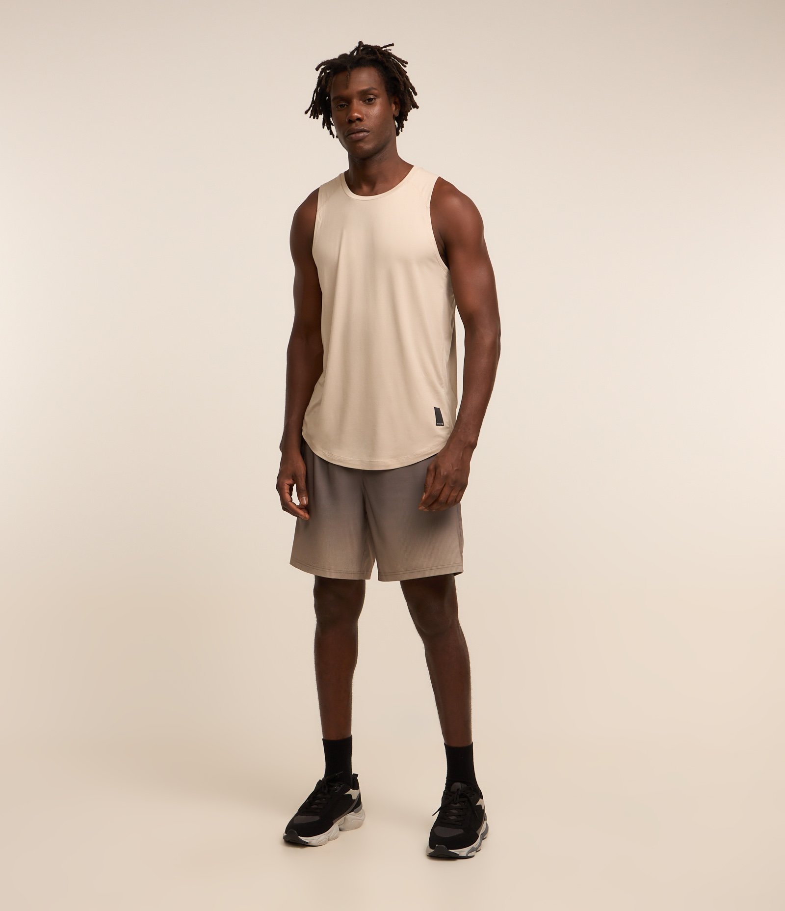 Bermuda Esportiva com Xadrez e Degrade na Barra Cinza 1