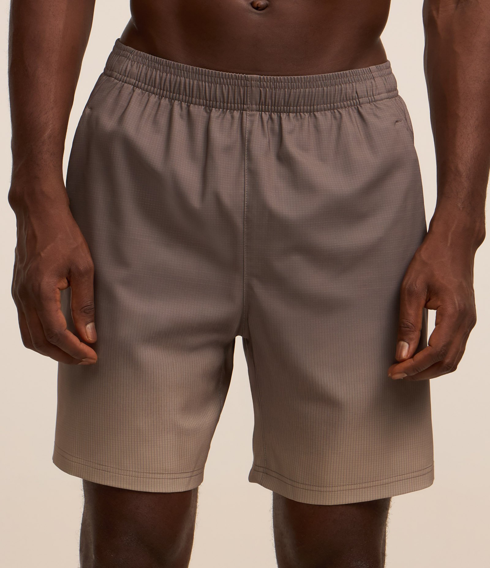 Bermuda Esportiva com Xadrez e Degrade na Barra Cinza 2