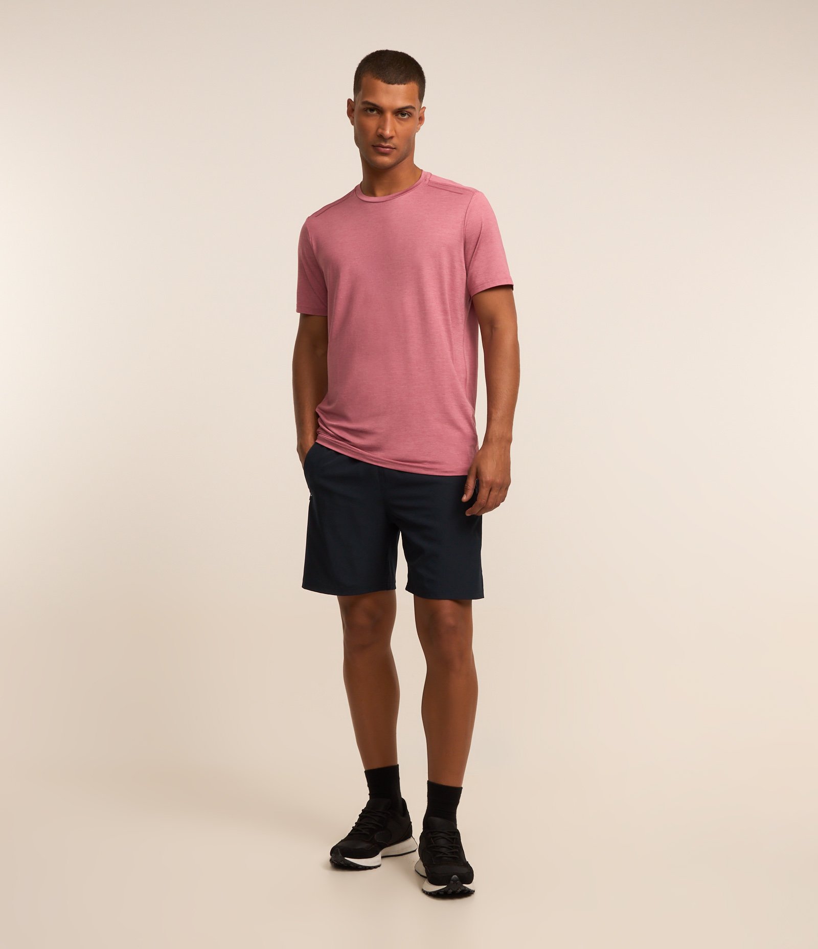 Camiseta Esportiva com Tecnologia Dry e Detalhes Refletivos 2