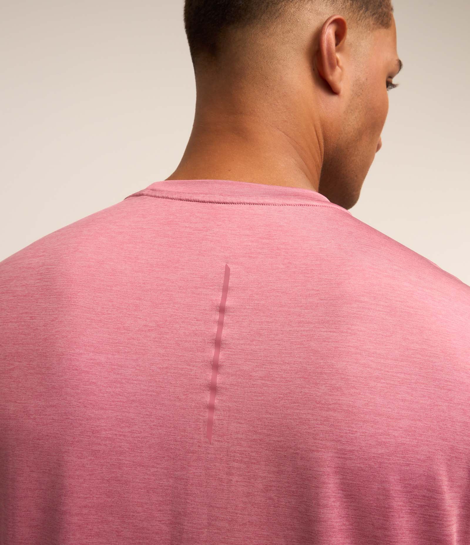 Camiseta Esportiva com Tecnologia Dry e Detalhes Refletivos 3