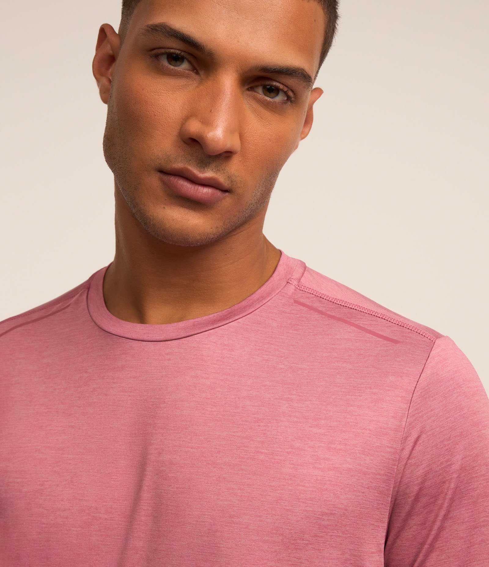 Camiseta Esportiva com Tecnologia Dry e Detalhes Refletivos 5