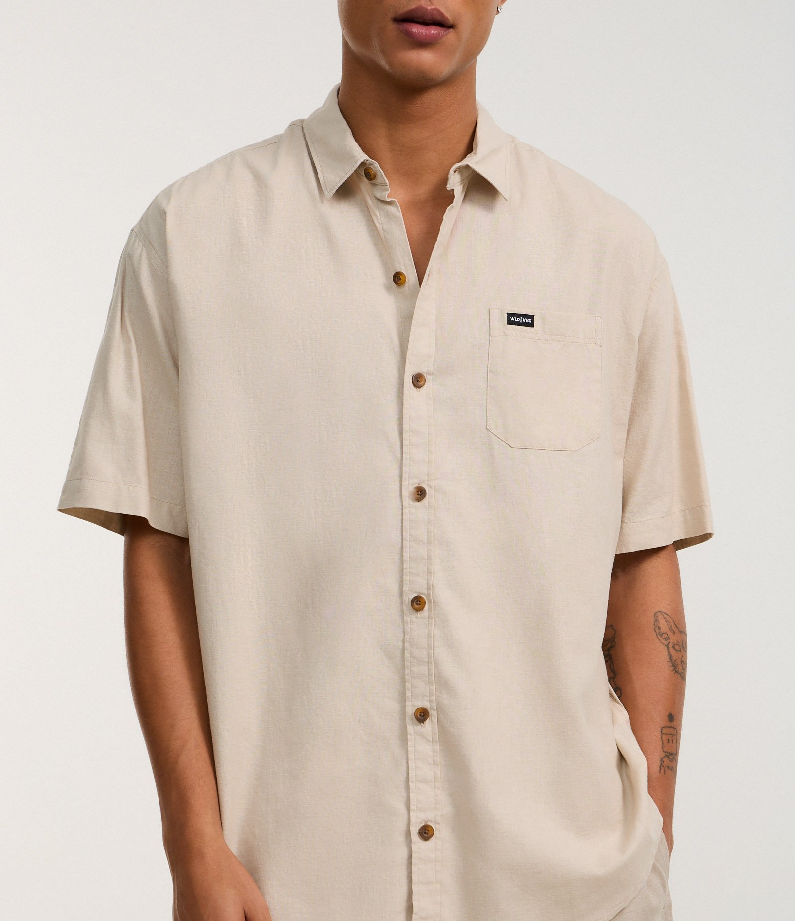 Camisa Relaxed em Cânhamo com Bolso Bege 4