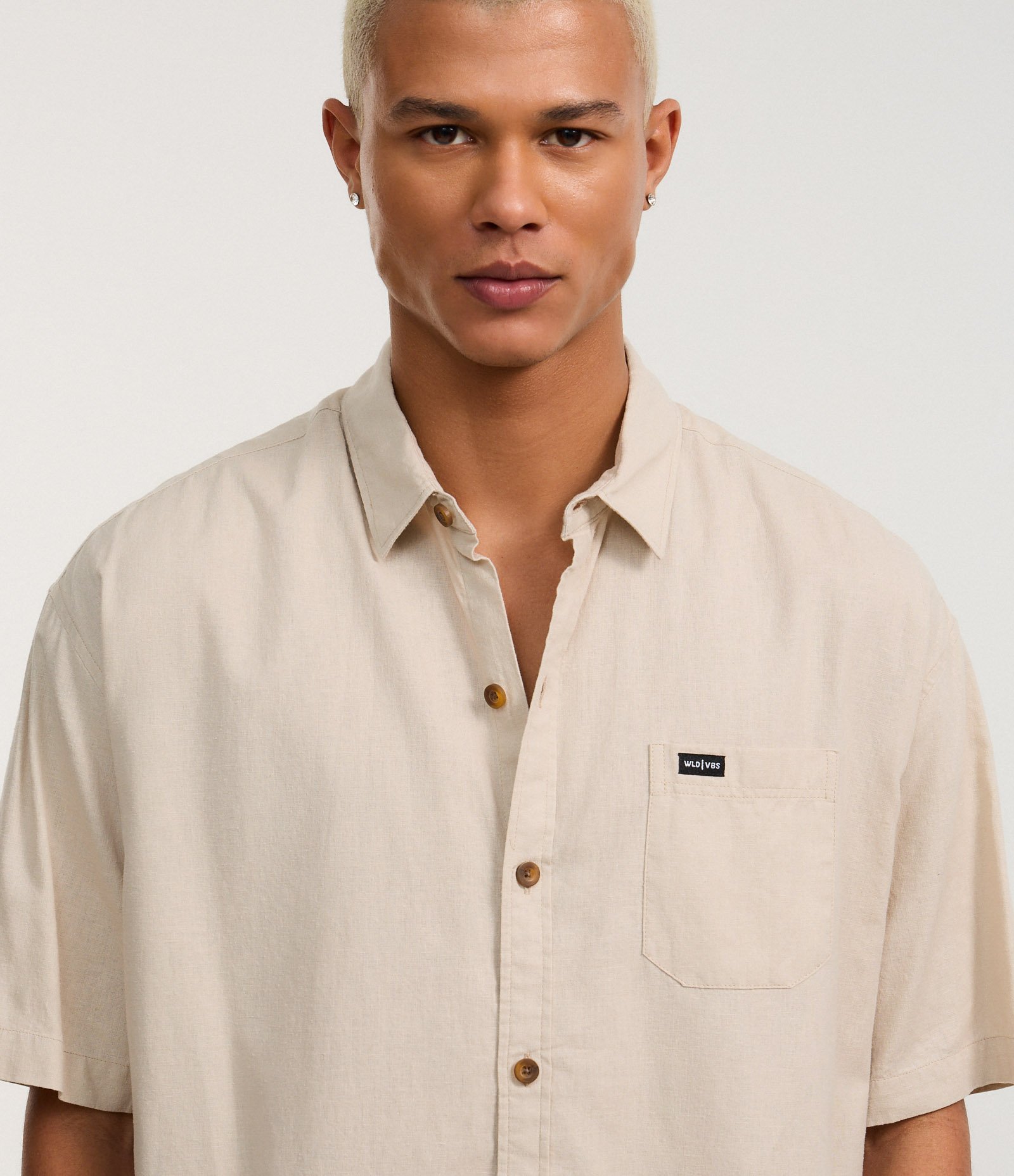 Camisa Relaxed em Cânhamo com Bolso Bege 5