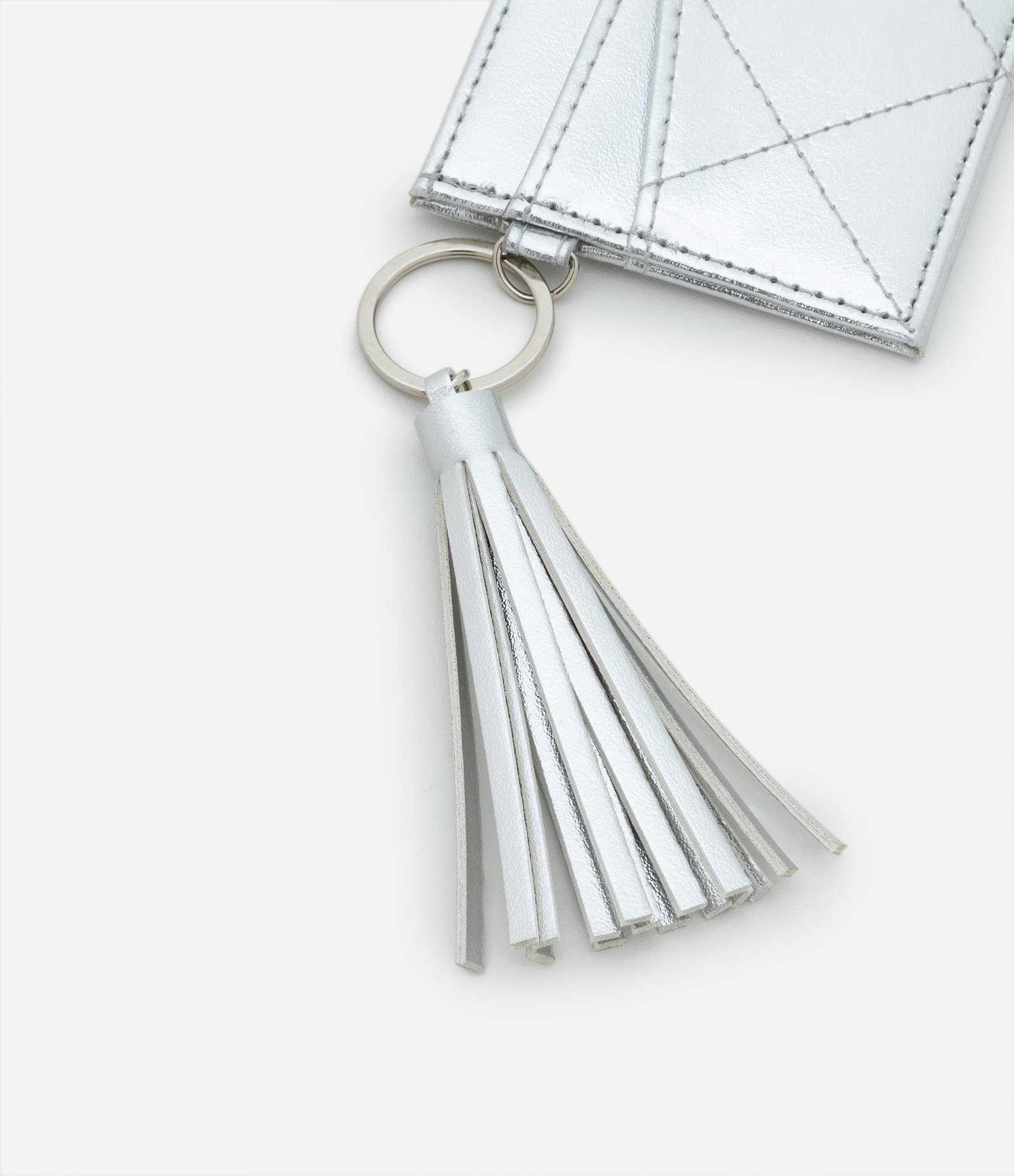 Carteira Porta Cartão Pequena Metalizada com Detalhe de Tassel Prata 4