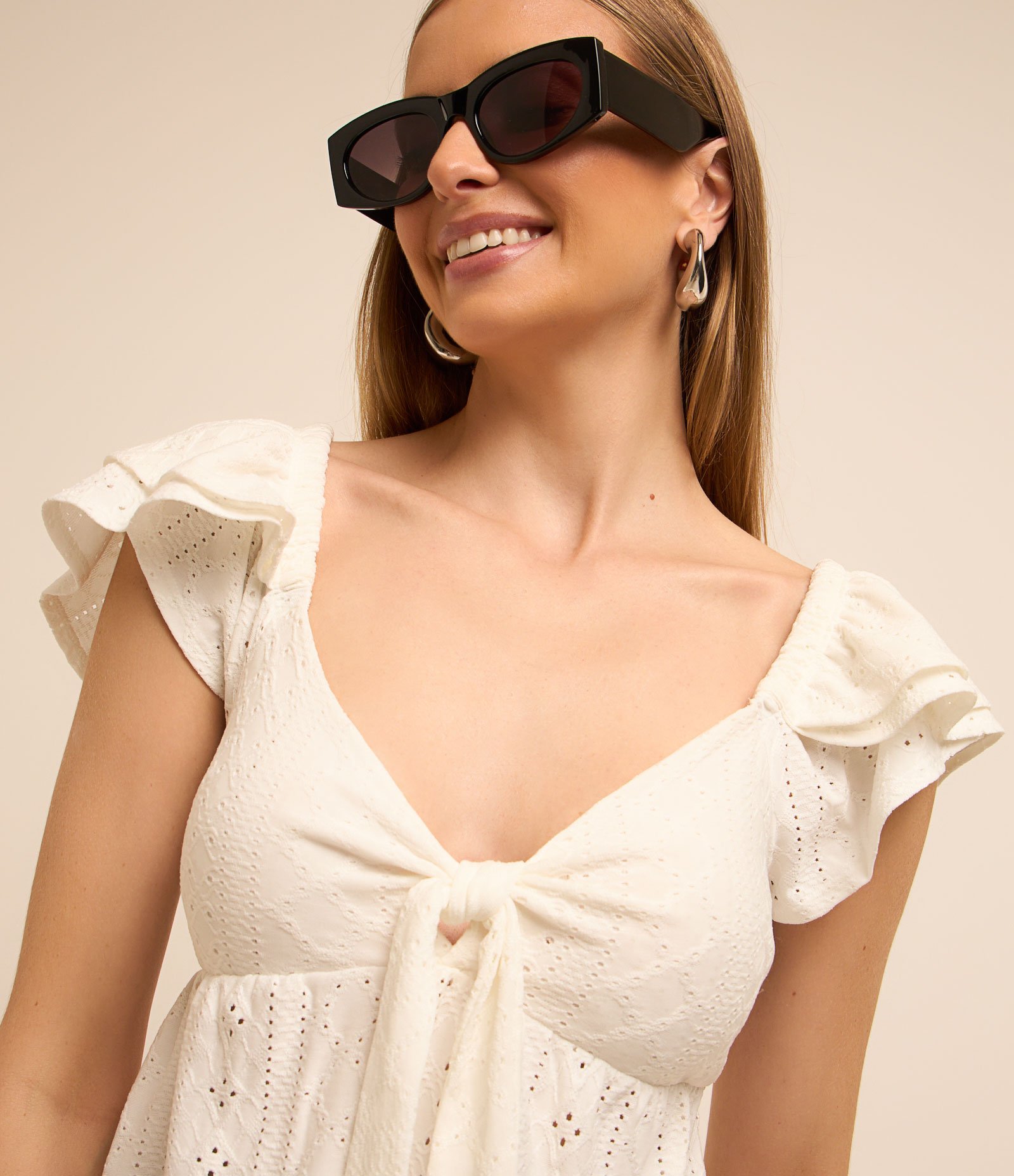 Blusa em Laise com Laço no Busto e Babado na Manga Branco 4