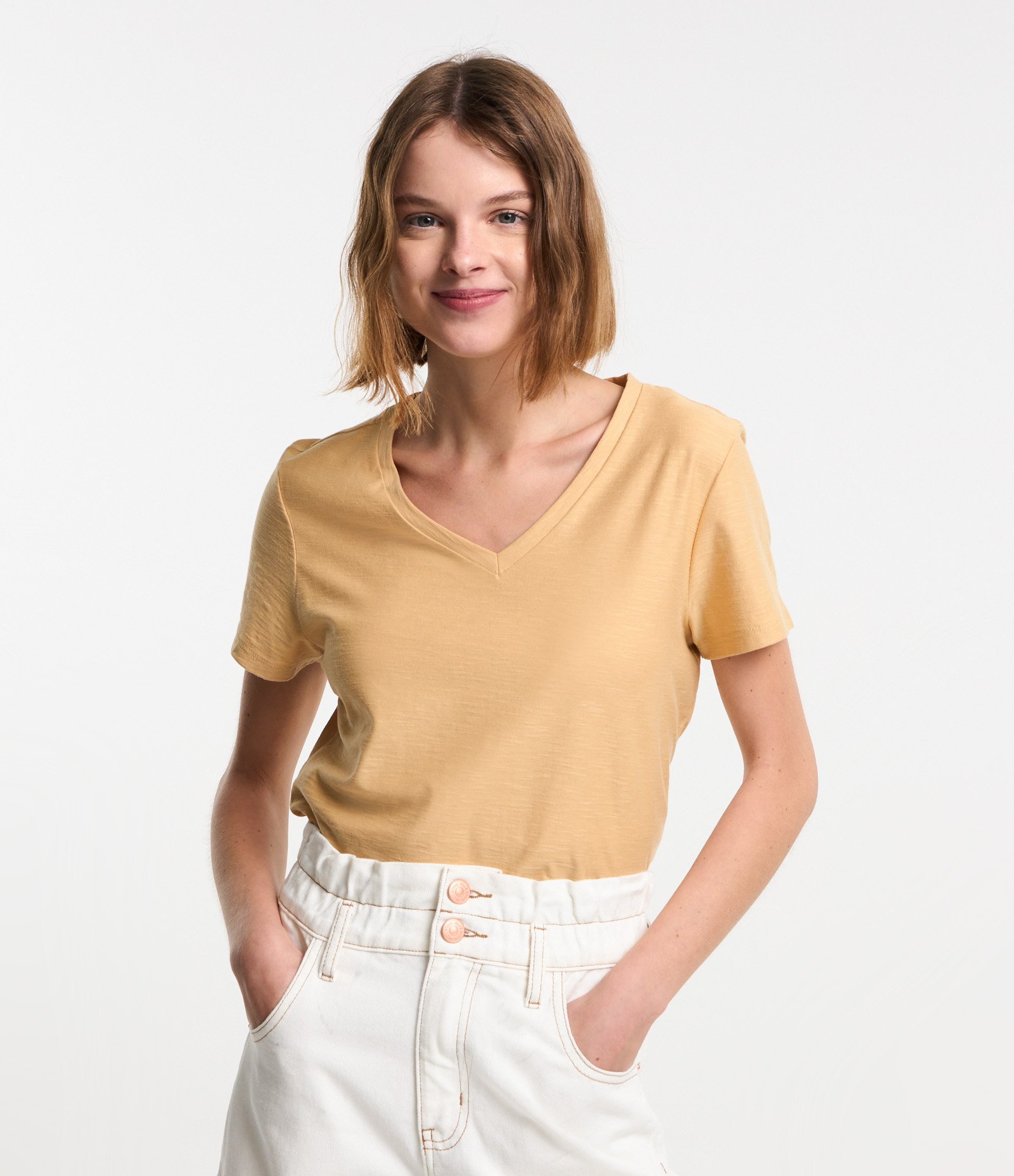 Blusa T-shirt em Algodão Flame com Gola V Amarelo 1