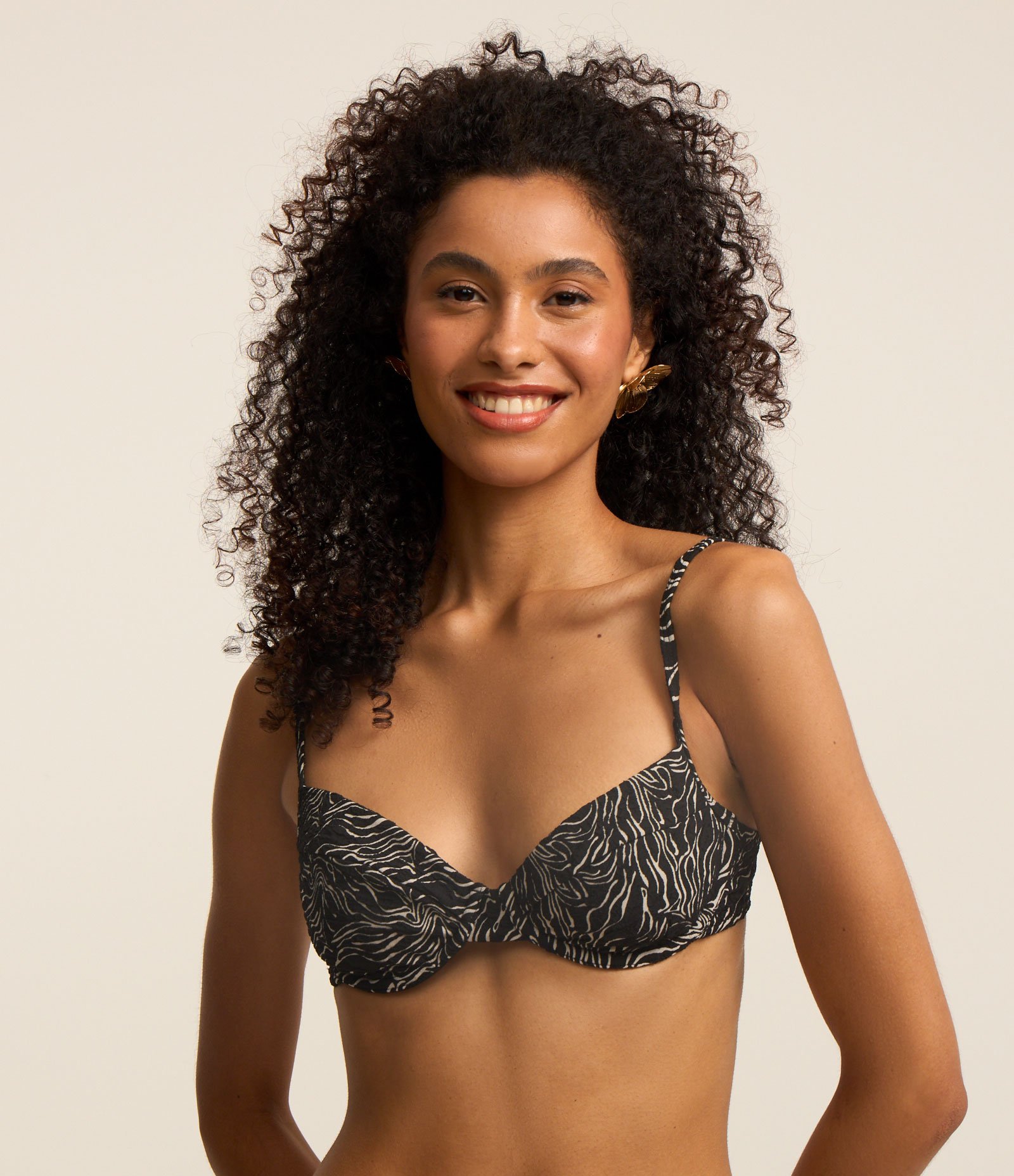 Biquíni Top Meia Taça em Jacquard Floral Preto 1