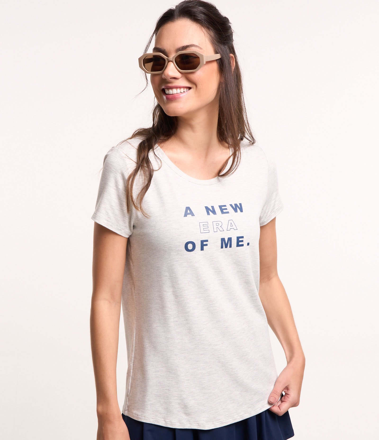 Camiseta Esportiva em Viscose com Estampa Lettering A new era of me Cinza 1