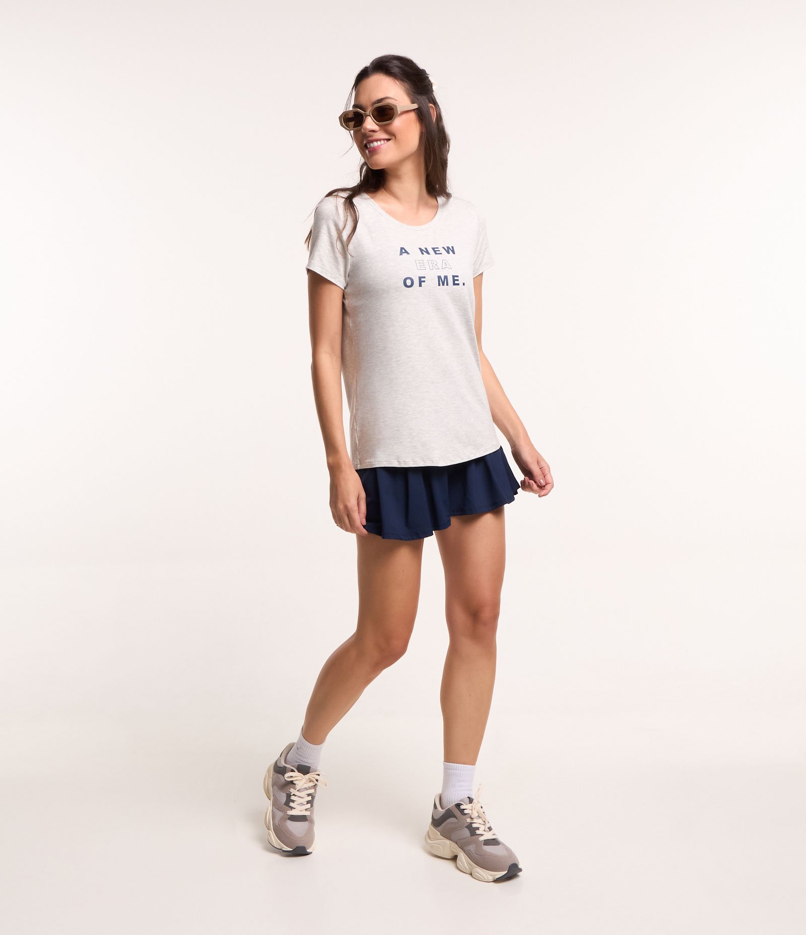 Camiseta Esportiva em Viscose com Estampa Lettering A new era of me Cinza 2