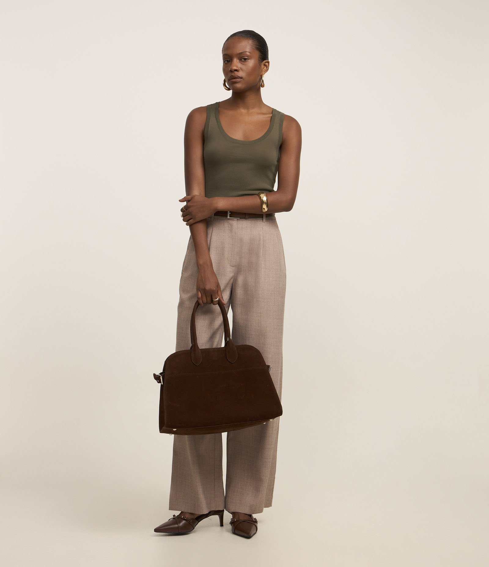 Blusa Sem Manga em Tricô Leve com Gola U Verde Militar 2