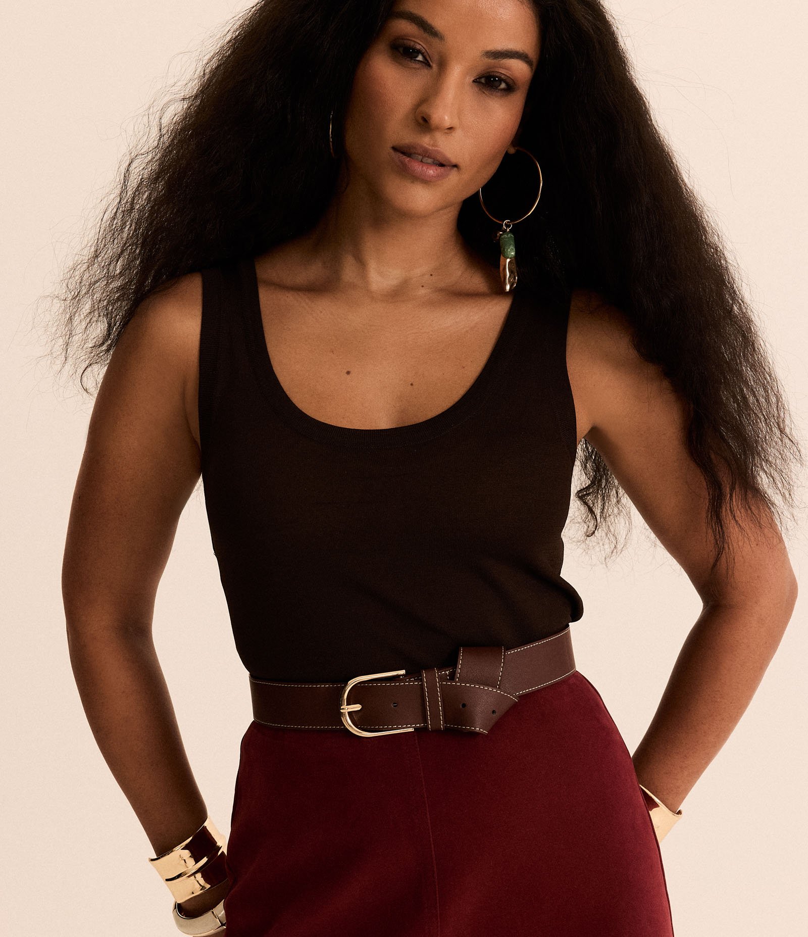 Blusa Sem Manga em Tricô Leve com Gola U Marrom 3