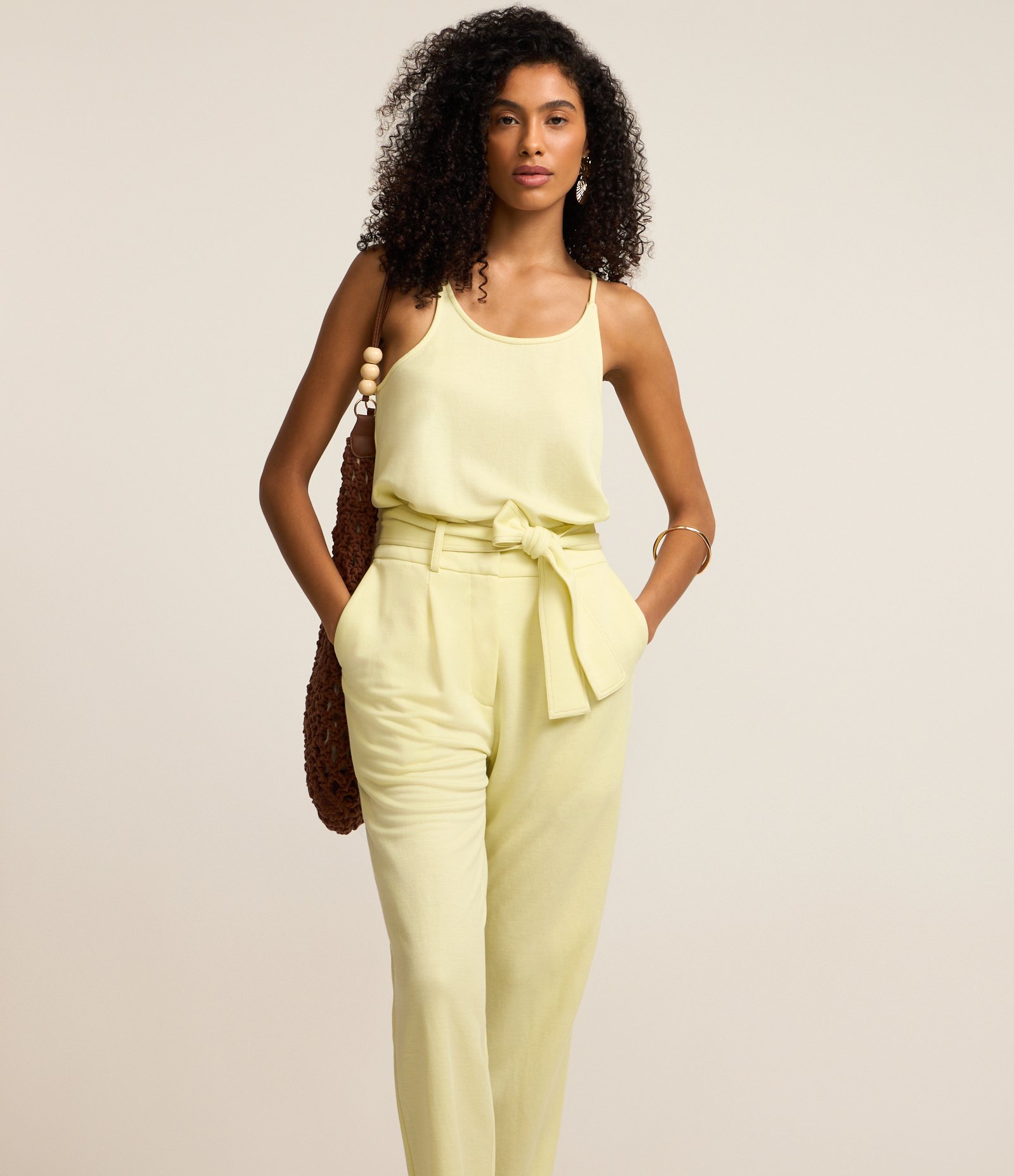 Calça Cenoura em Piquet com Faixa para Amarração 2