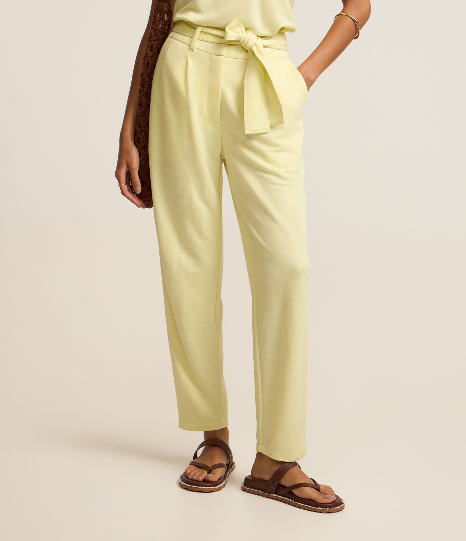 Calça Cenoura em Piquet com Faixa para Amarração 3