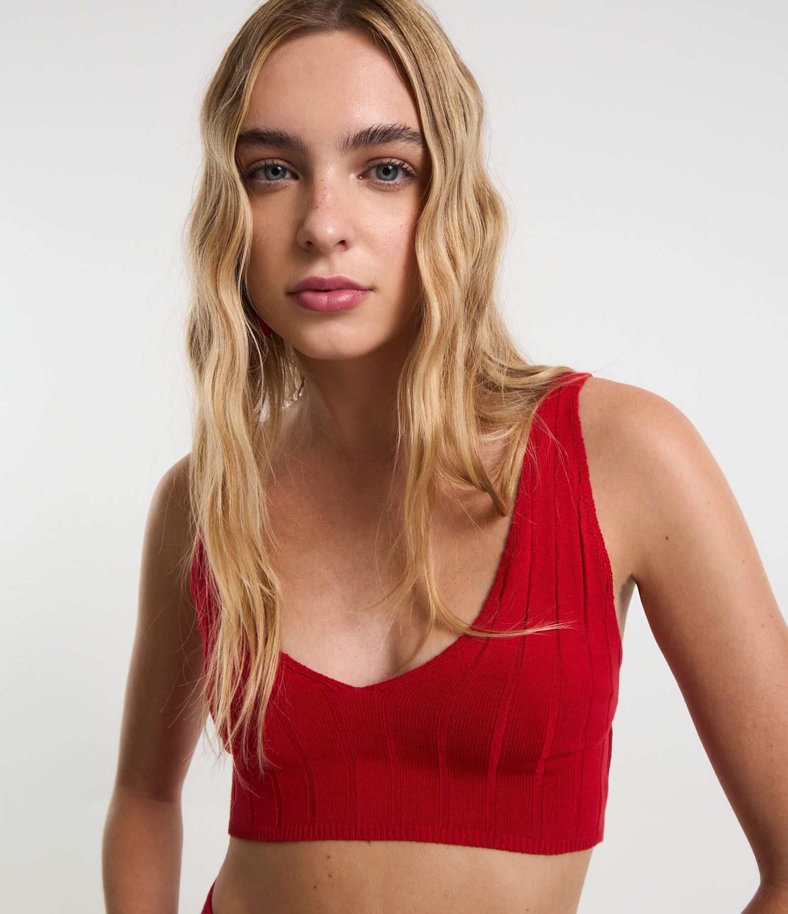 Blusa Cropped em Tricô com Detalhes em Linhas Horizontais Vermelho 1