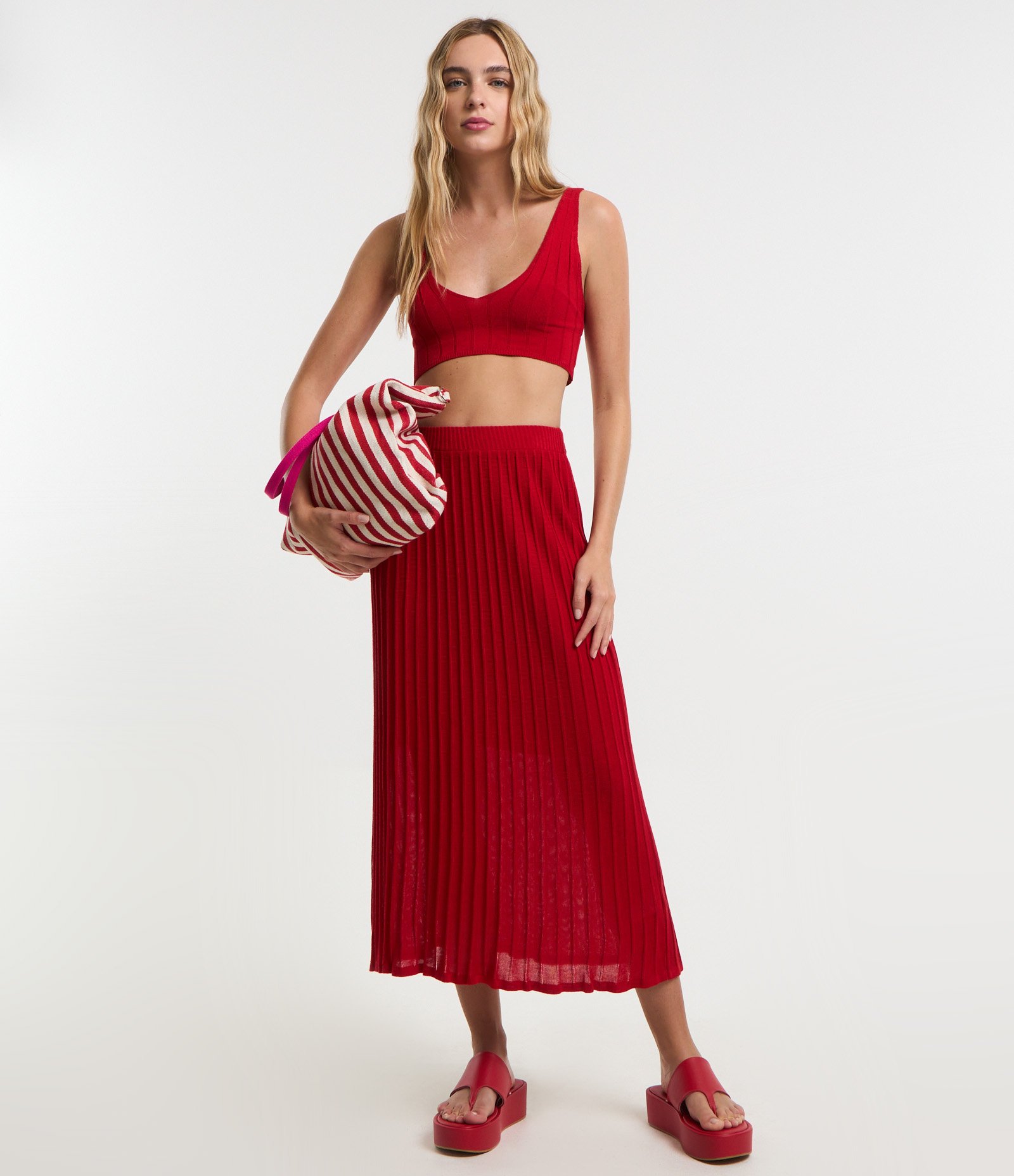 Blusa Cropped em Tricô com Detalhes em Linhas Horizontais Vermelho 2
