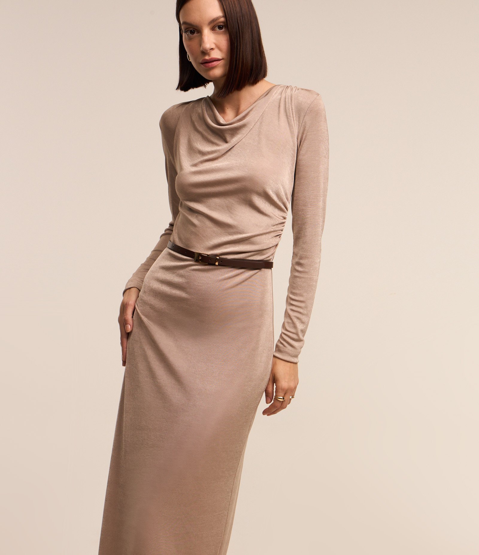 Vestido em Malha Polyvelour com Gola Degagê e Detalhe Drapeado Bege 1