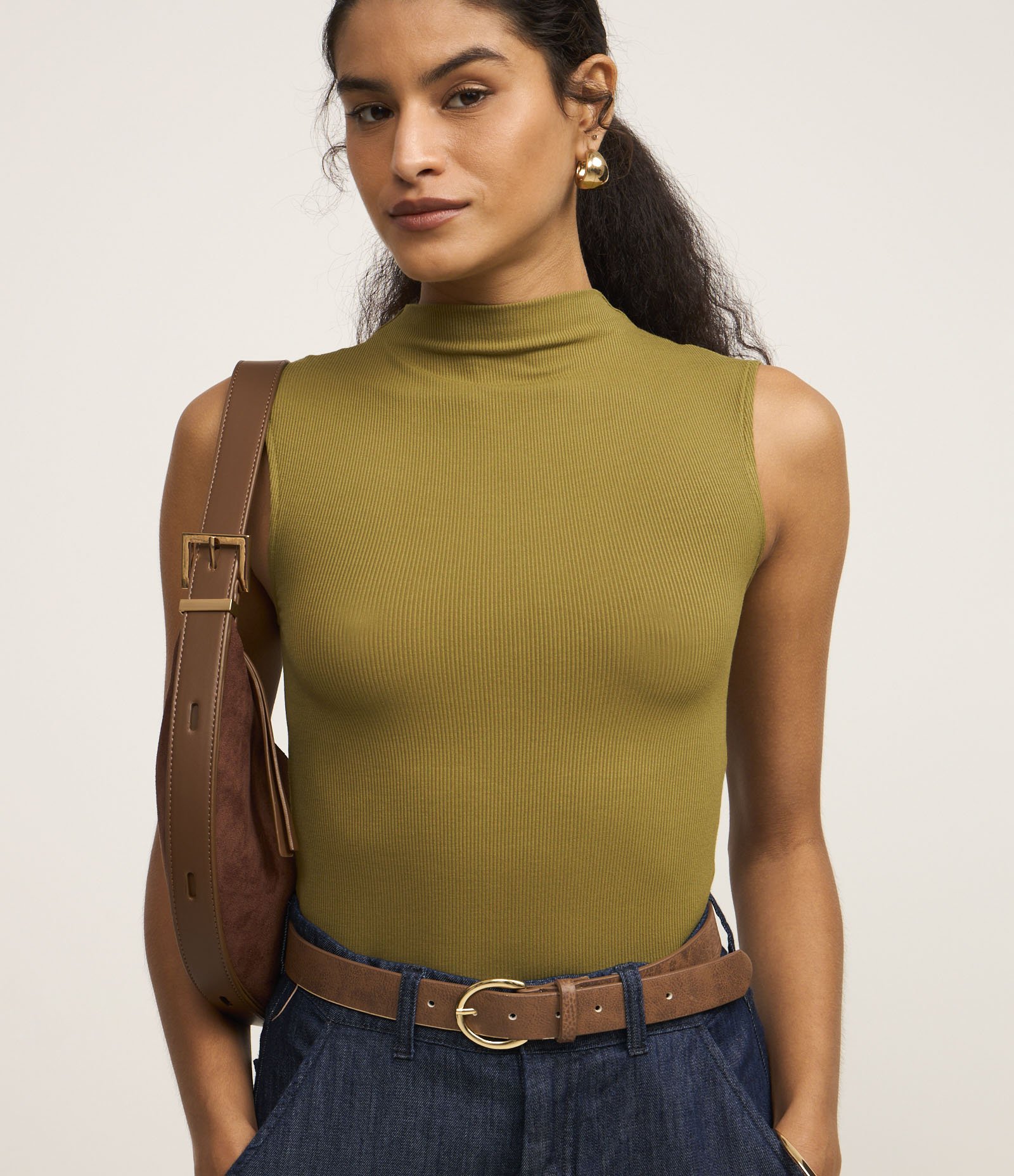 Blusa Sem Manga em Viscose com Gola Alta e Textura Canelada 1