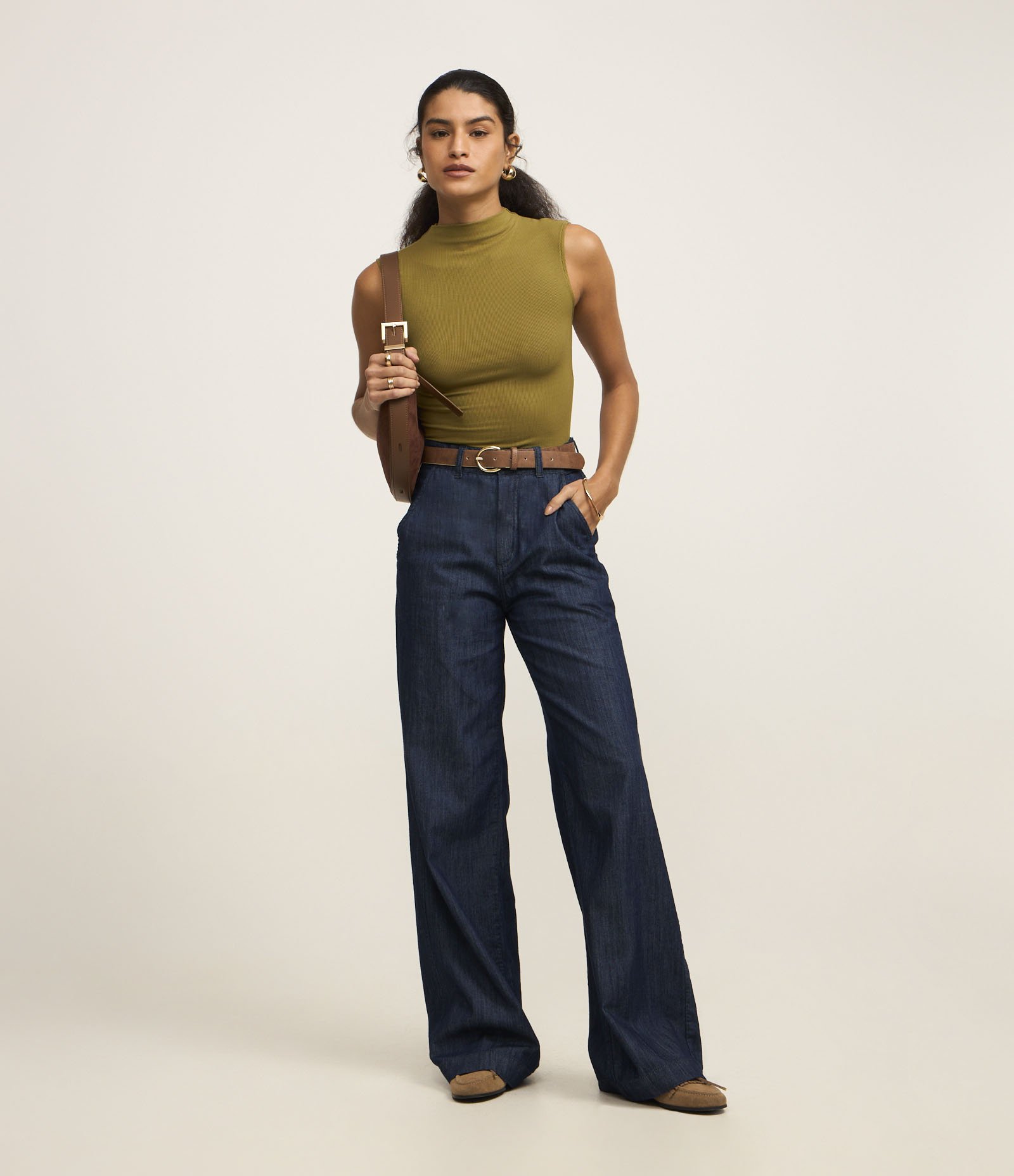 Blusa Sem Manga em Viscose com Gola Alta e Textura Canelada 2