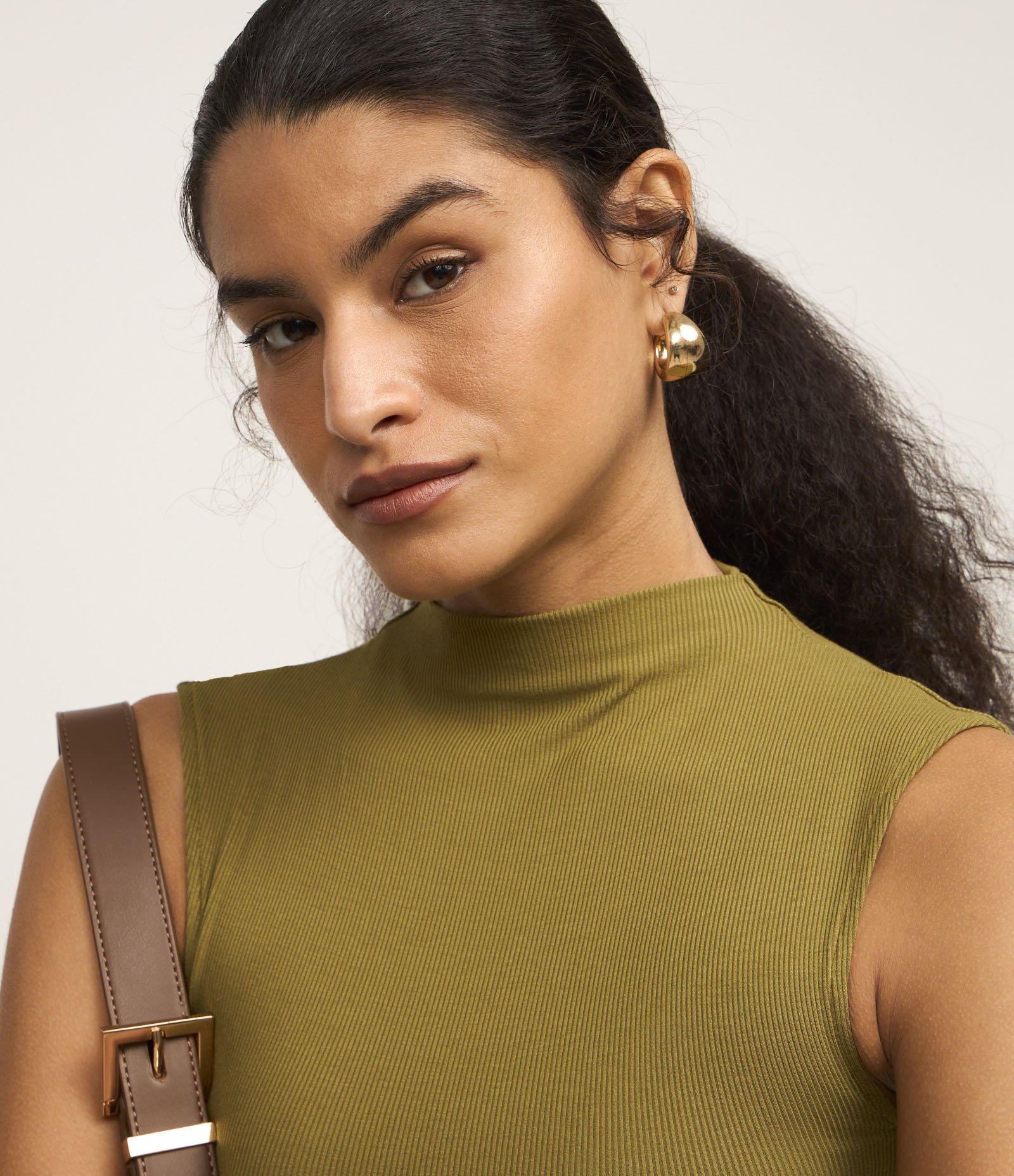 Blusa Sem Manga em Viscose com Gola Alta e Textura Canelada 4