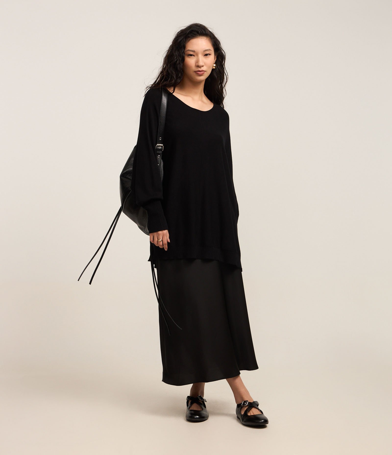 Suéter em Tricô com Decote Canoa e Manga Morcego Preto 2