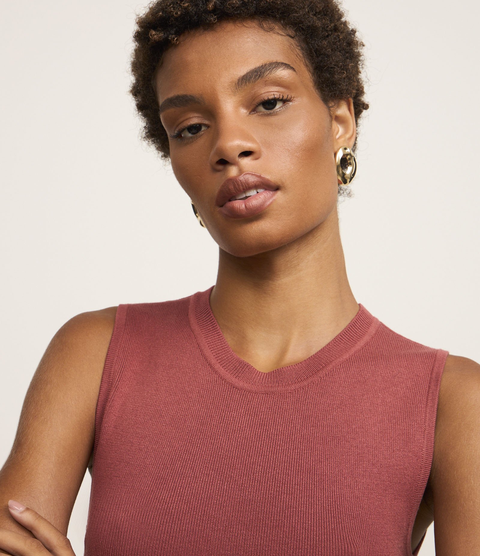 Blusa Sem Manga em Tricô Canelado com Gola Redonda Terracota 4