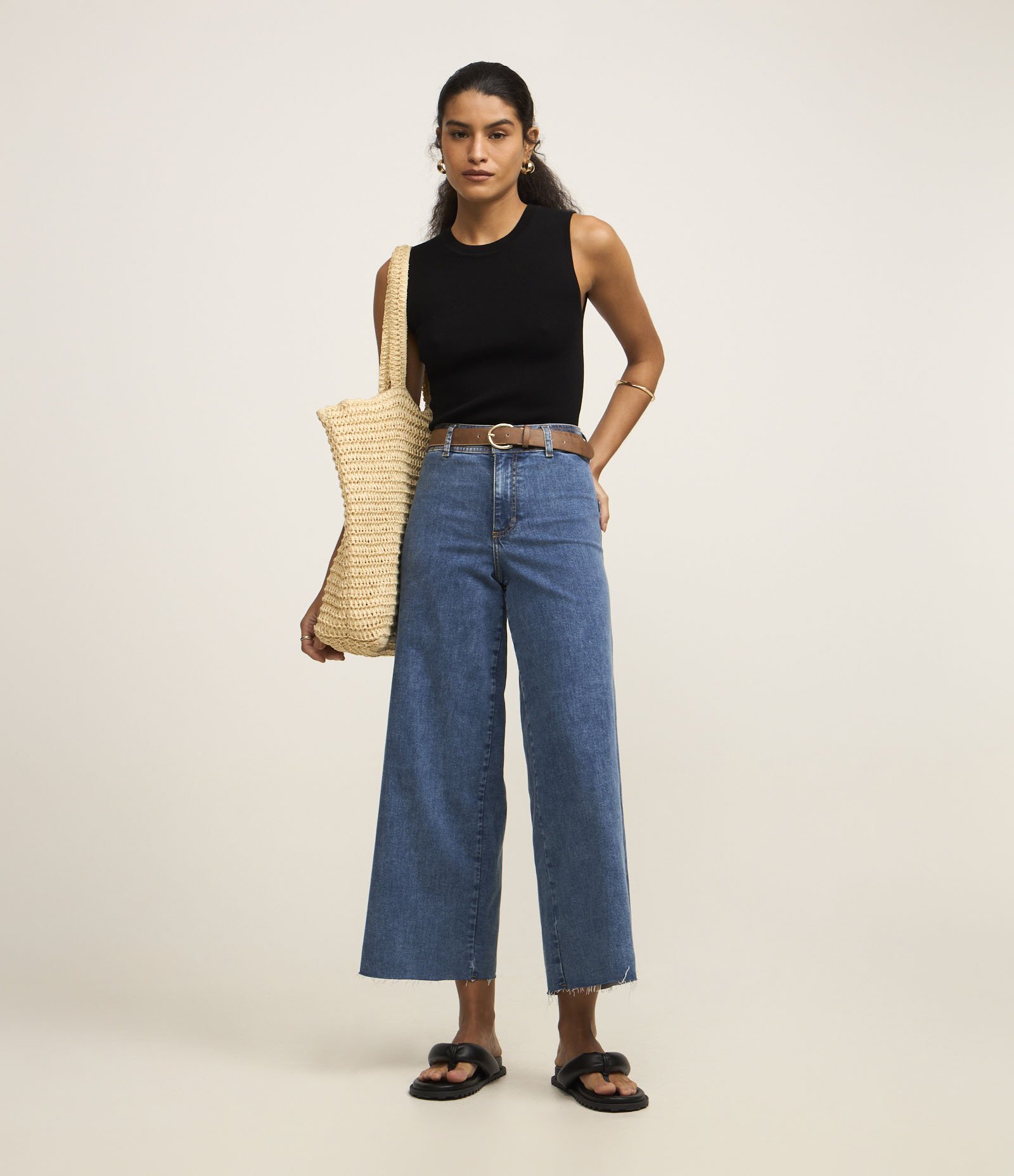 Blusa Sem Manga em Tricô Canelado com Gola Redonda Preto 2