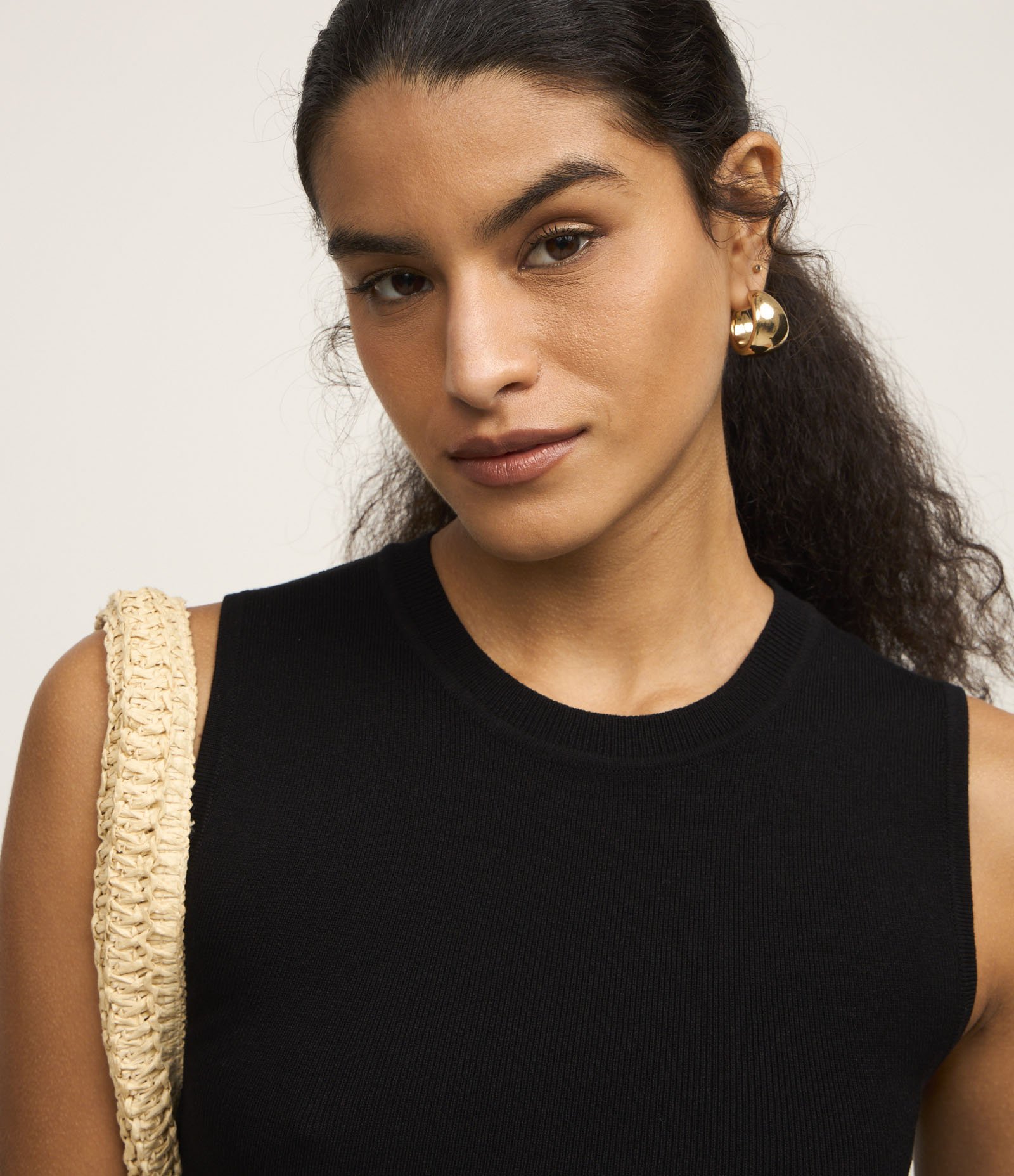 Blusa Sem Manga em Tricô Canelado com Gola Redonda Preto 4