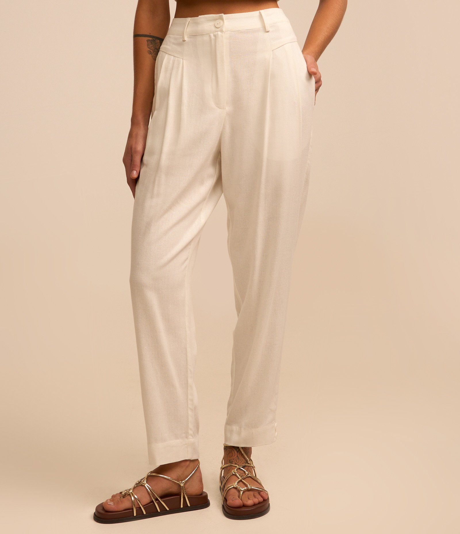 Calça Cenoura em Viscose e Linho com Bolsos Branco 3