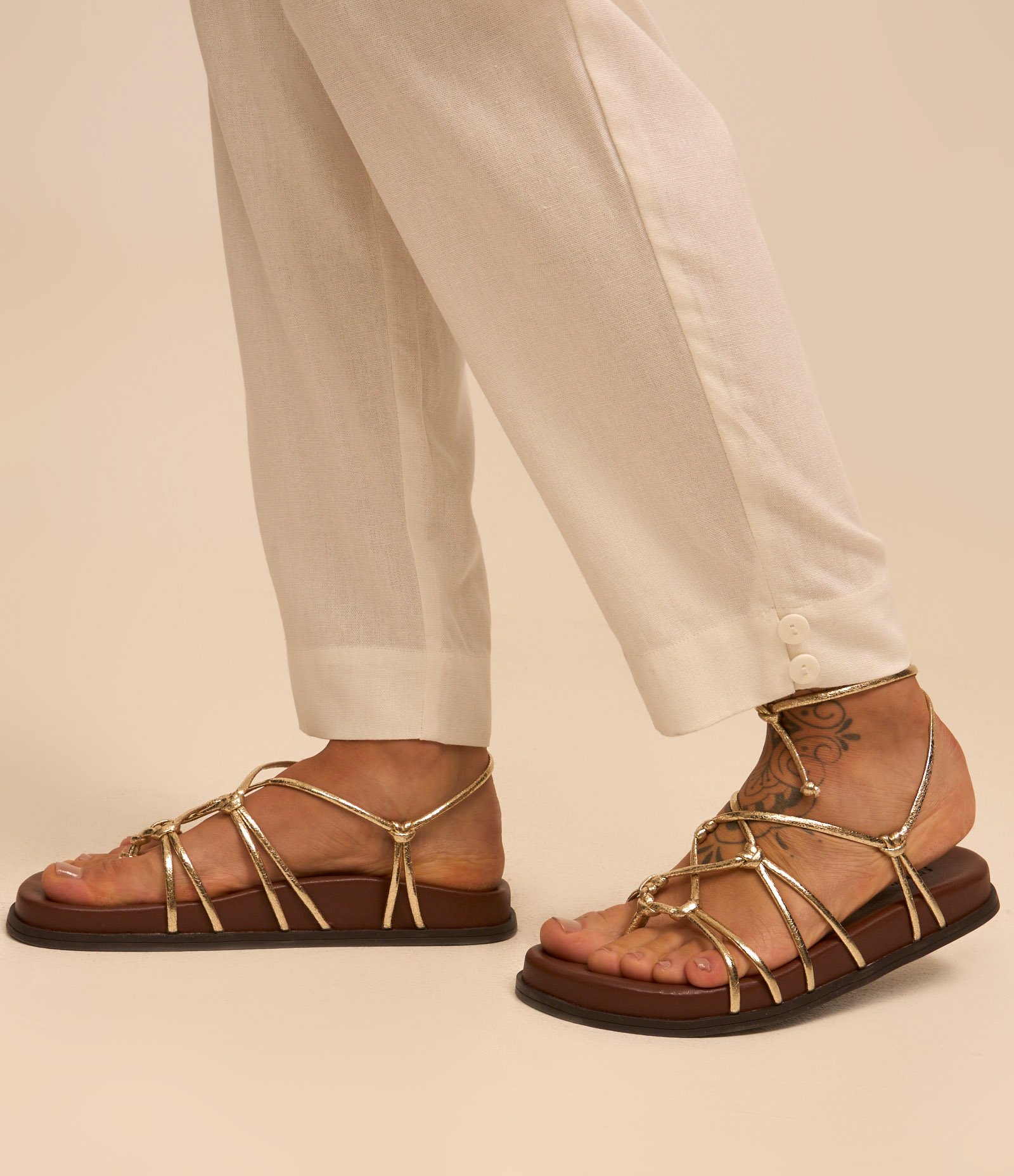 Calça Cenoura em Viscose e Linho com Bolsos Branco 5