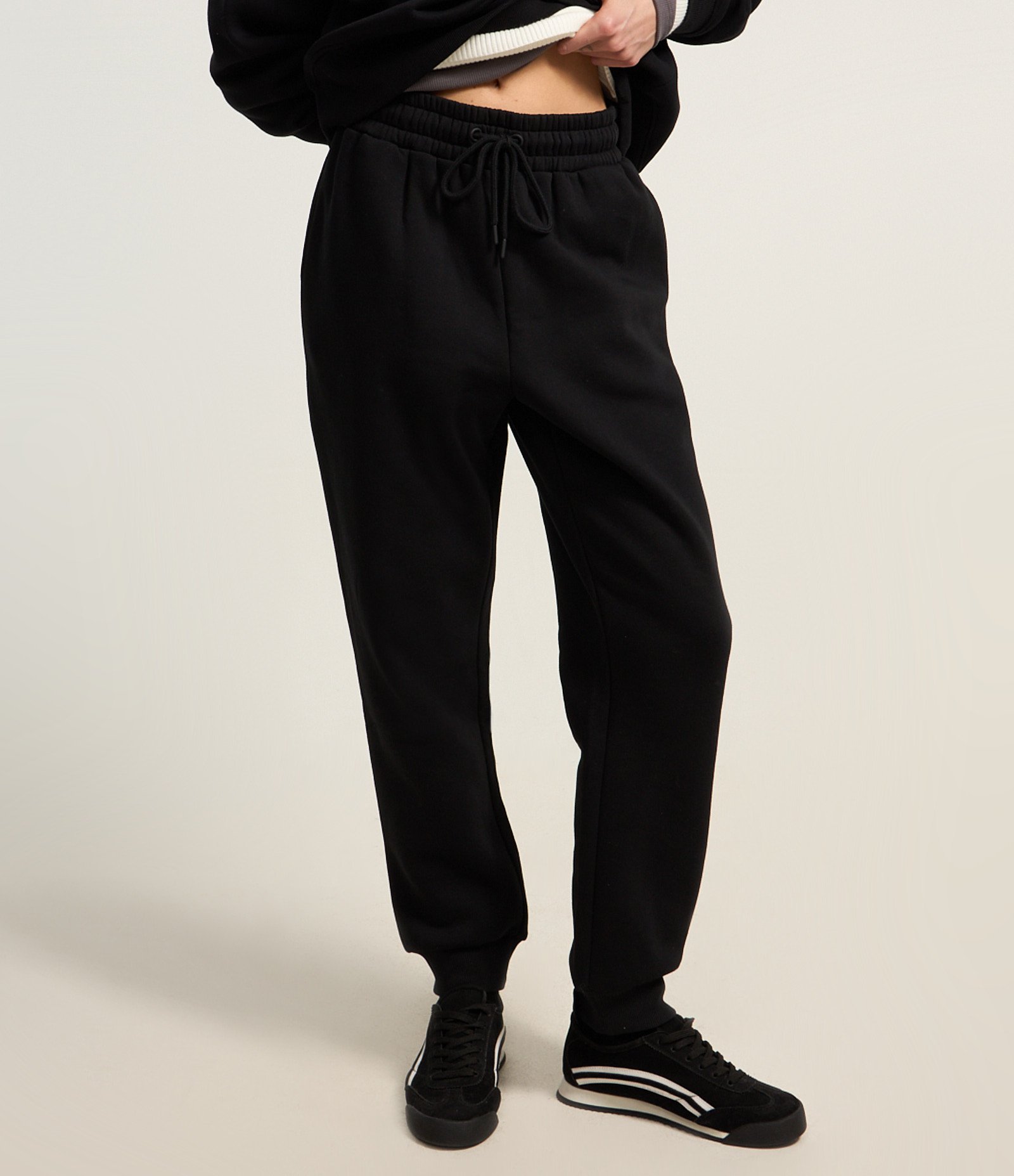 Calça Jogger em Moletom com Forro Fleece Preto 2