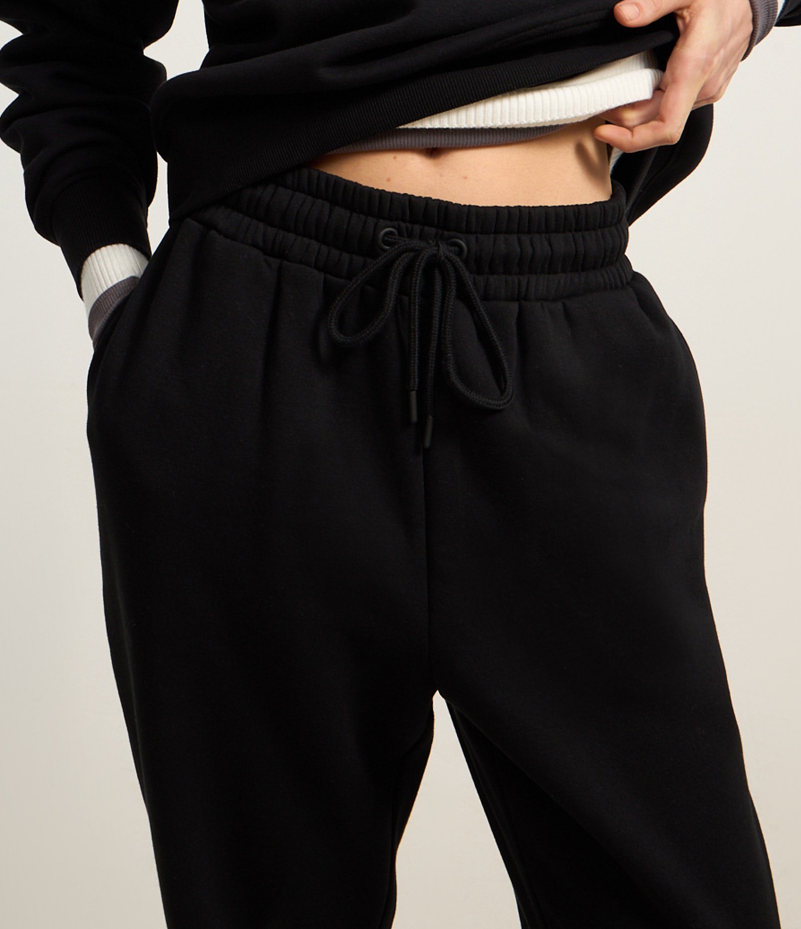 Calça Jogger em Moletom com Forro Fleece Preto 3