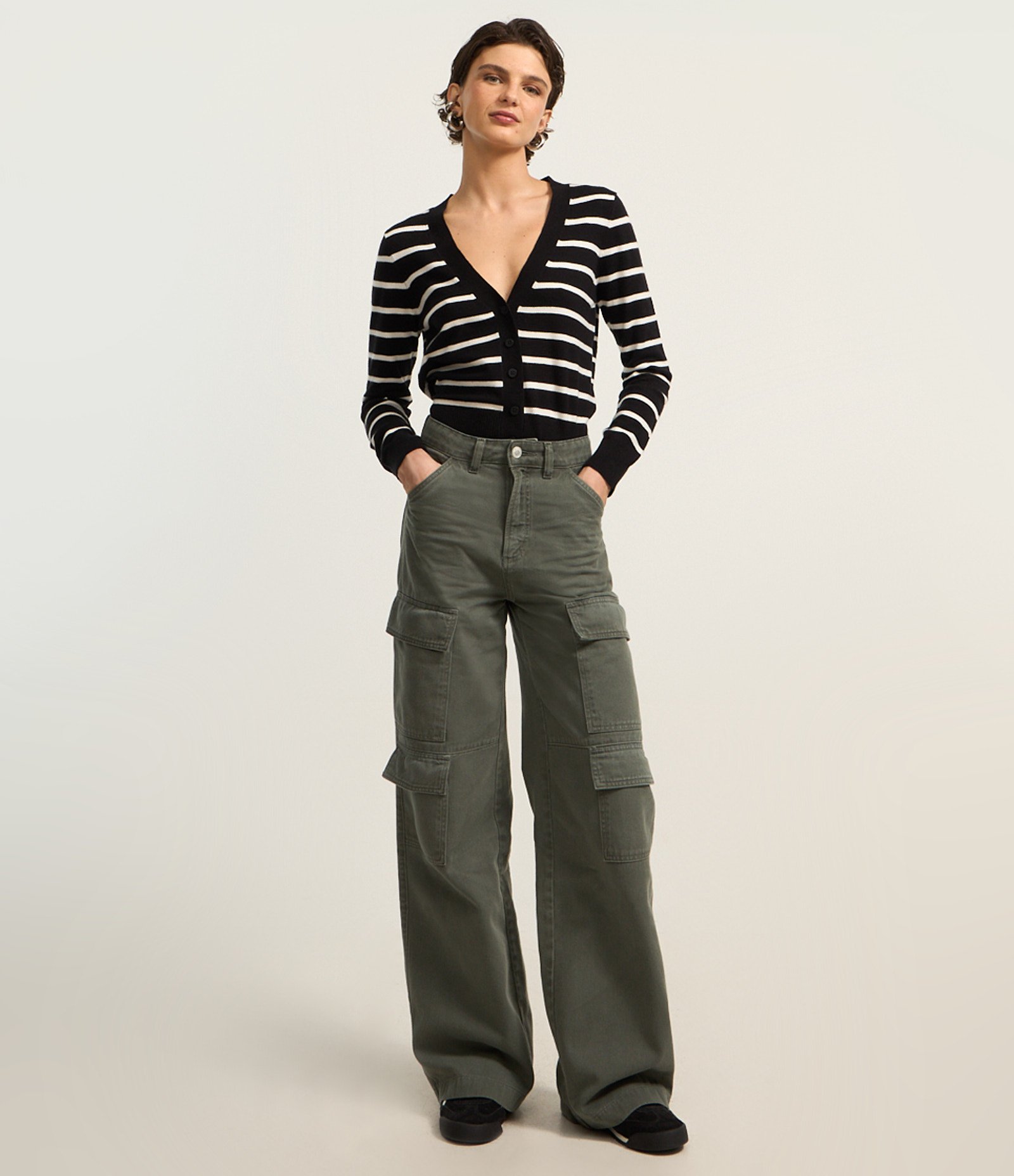 Cardigan Curto em Tricô Listrado com Botões Preto 2