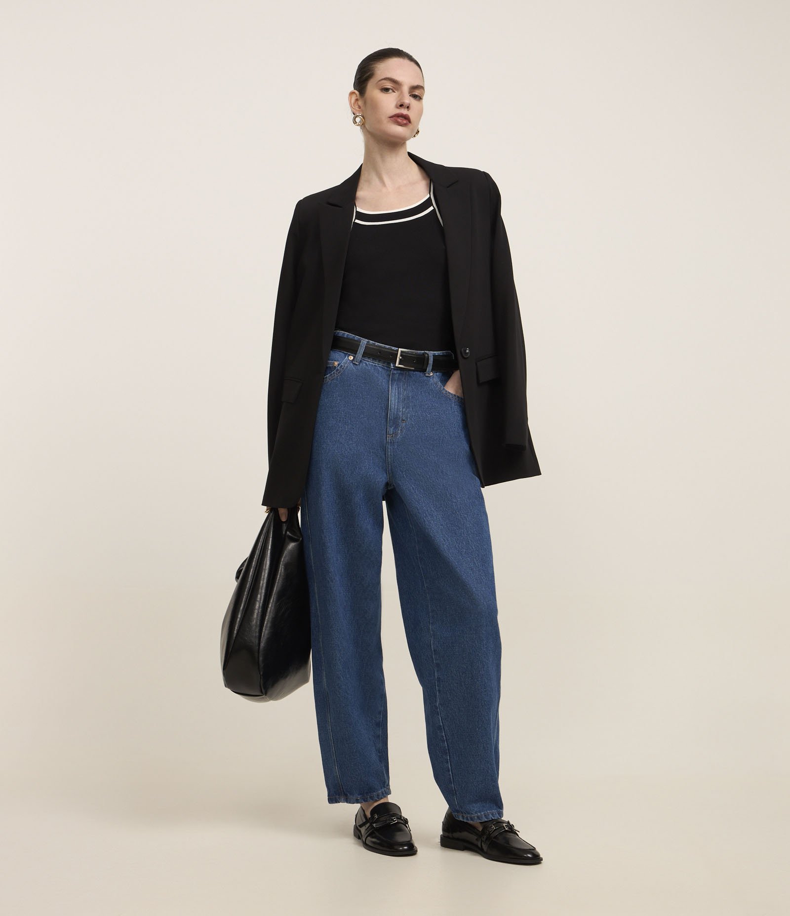 Blusa em Tricô com Detalhes Contrastantes Preto 2