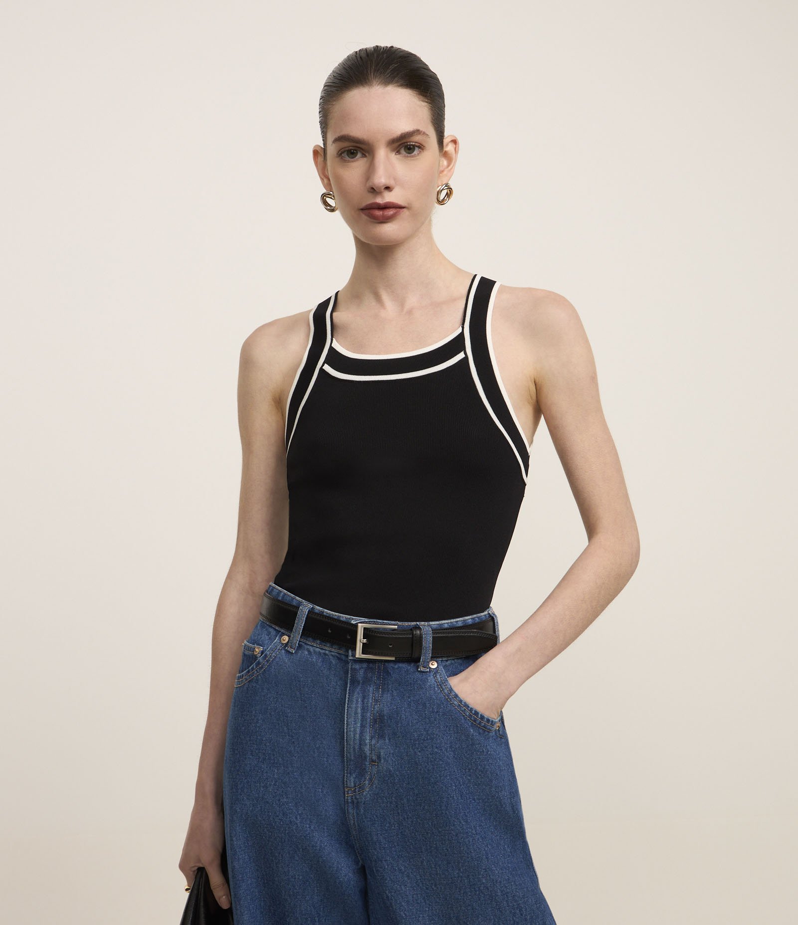 Blusa em Tricô com Detalhes Contrastantes Preto 4