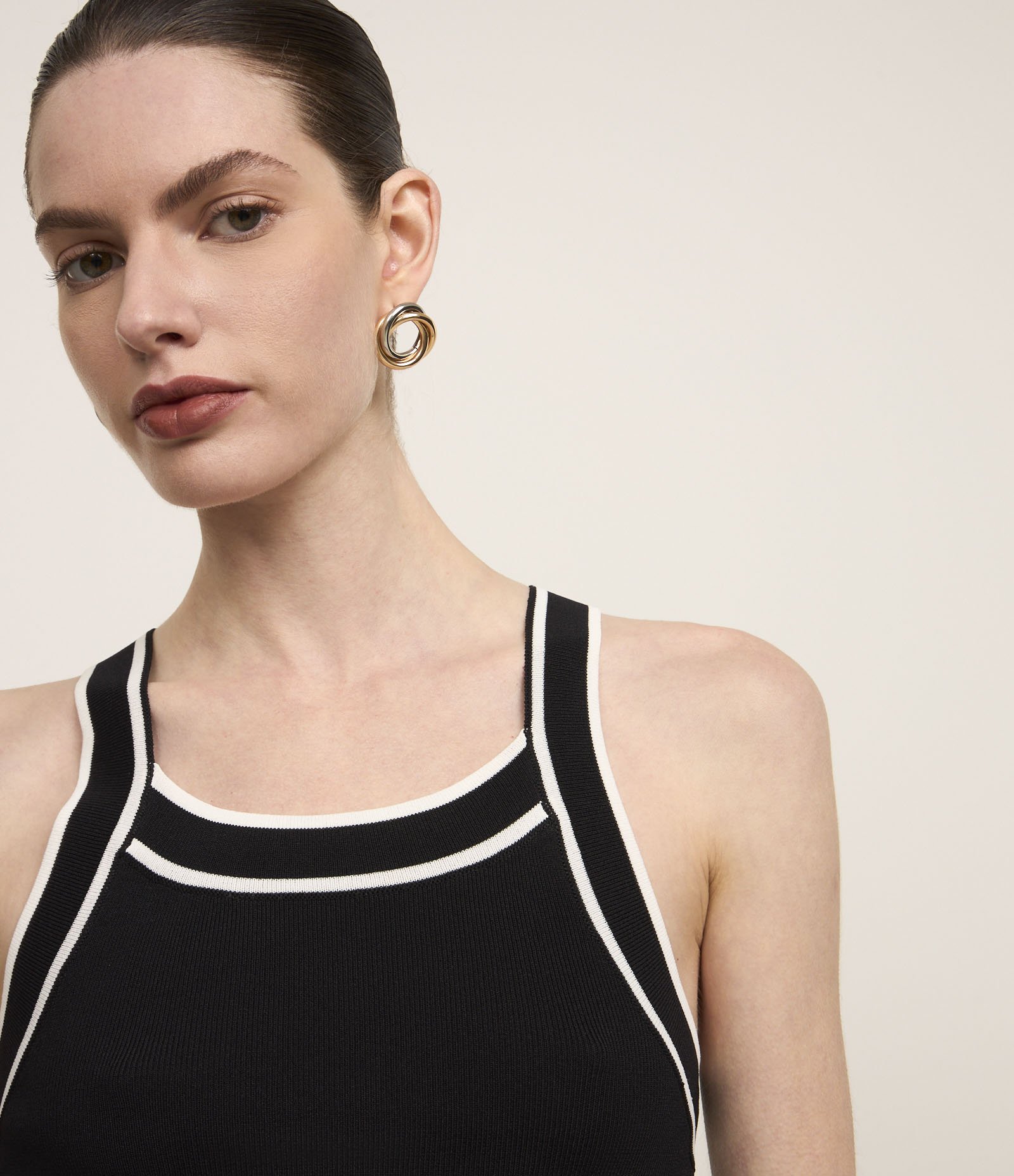 Blusa em Tricô com Detalhes Contrastantes Preto 5