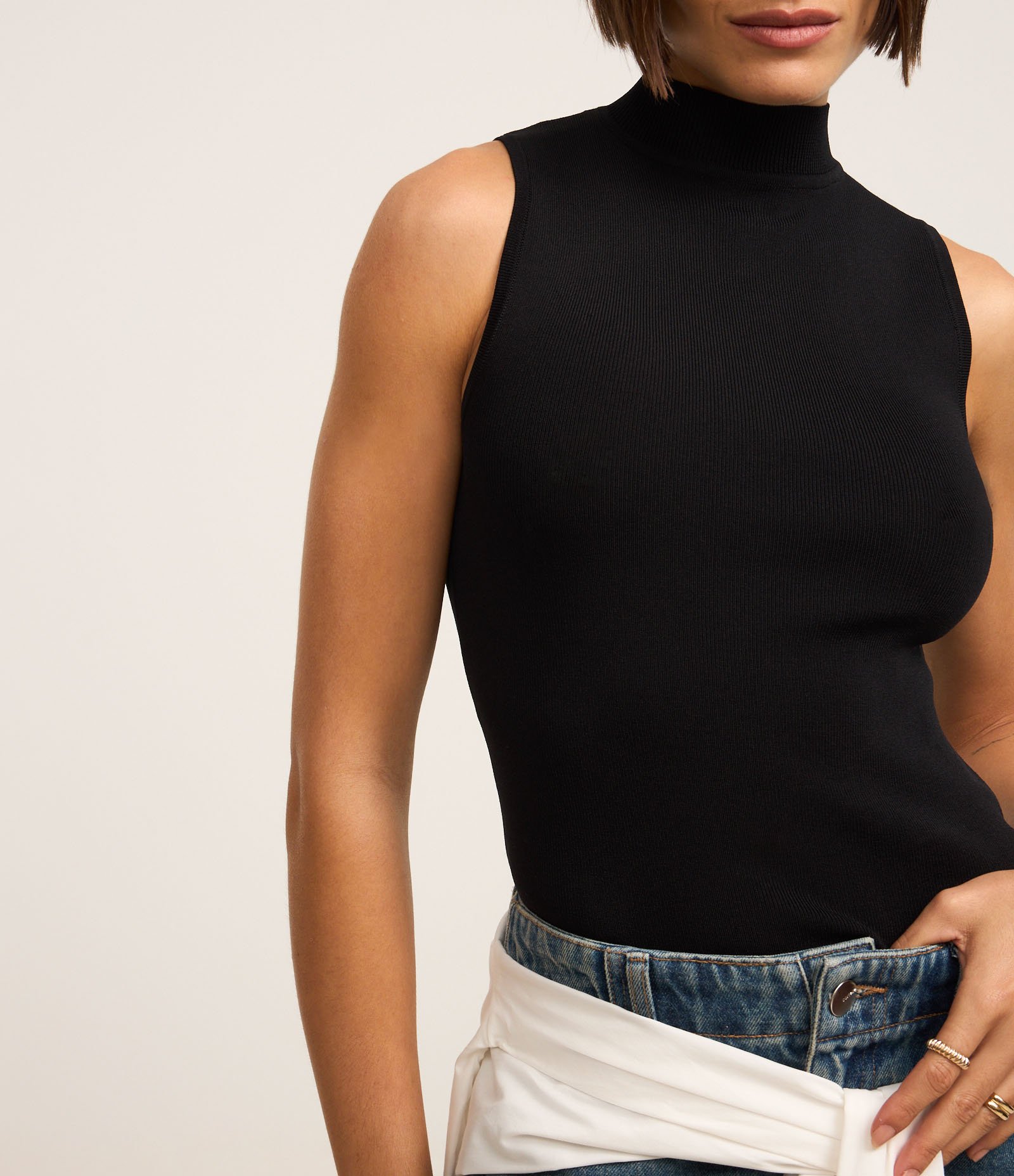 Blusa em Tricô com Golinha e Textura Canelada Preto 3